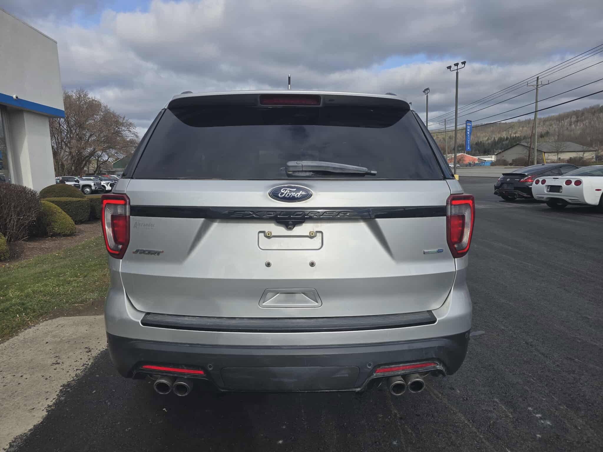 2018 Ford Explorer Sport photo 3