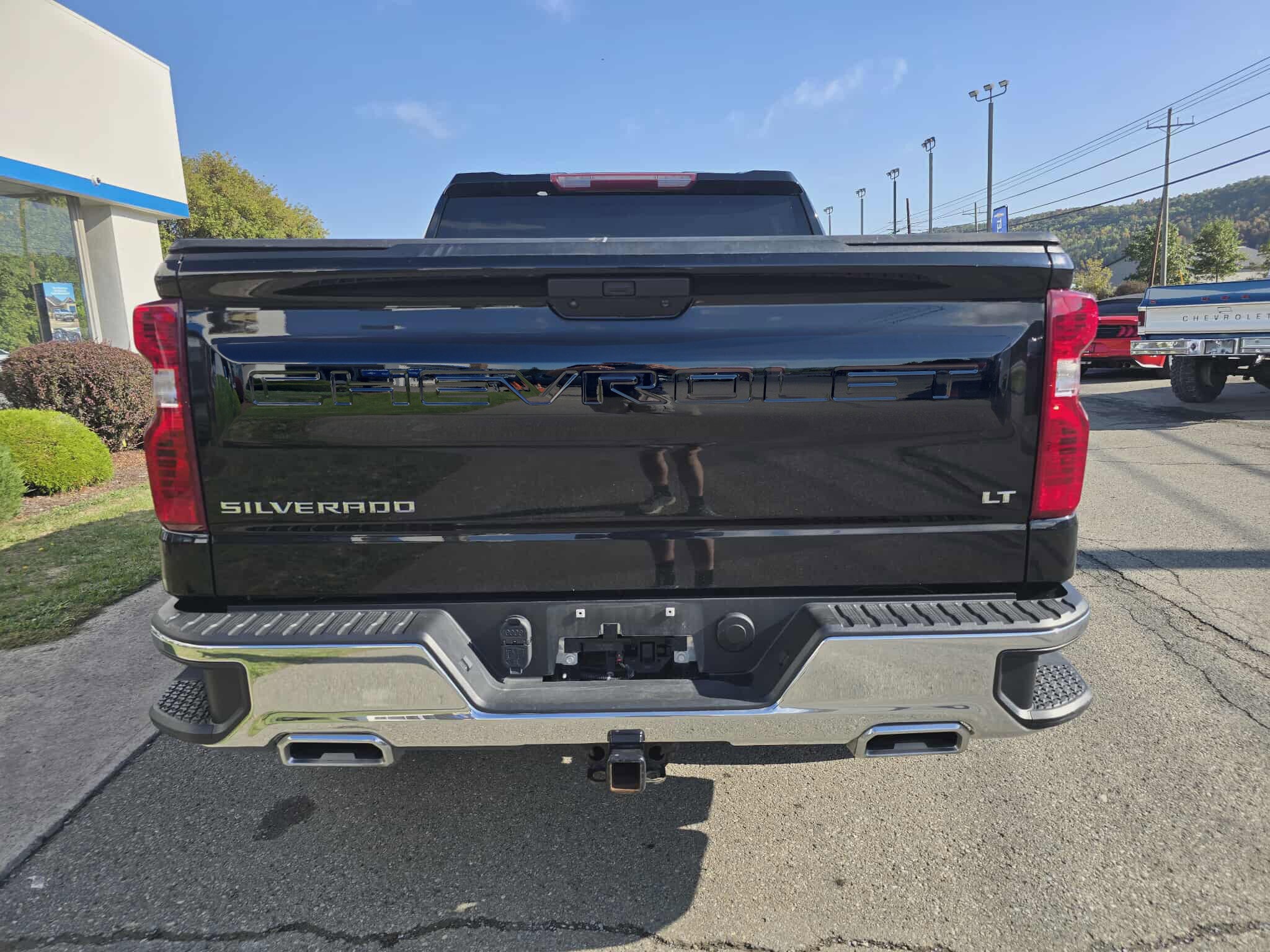 2020 Chevrolet Silverado 1500 LT photo 3
