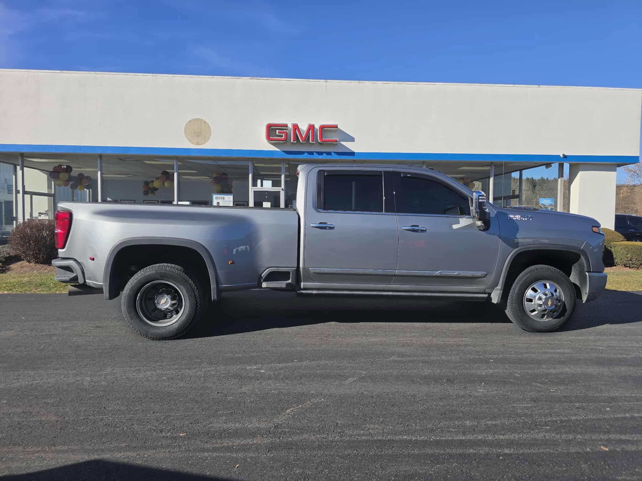 2024 Chevrolet Silverado 3500HD High Country photo 2