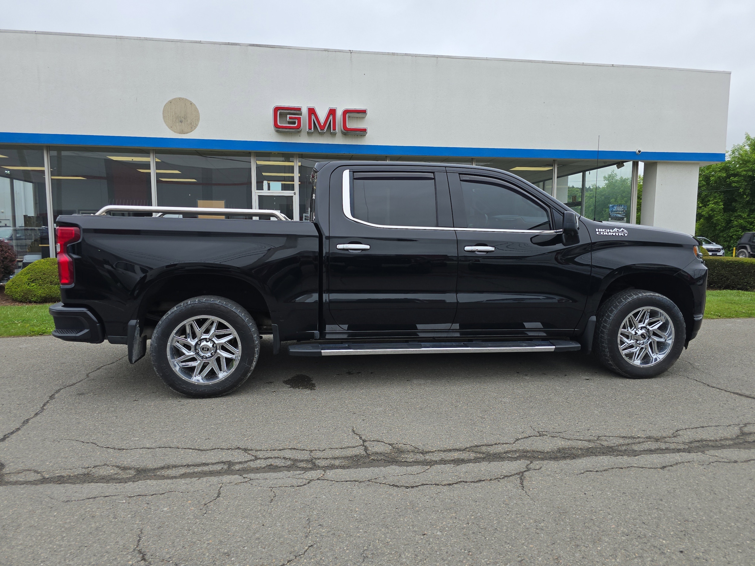 2019 Chevrolet Silverado 1500 High Country photo 2