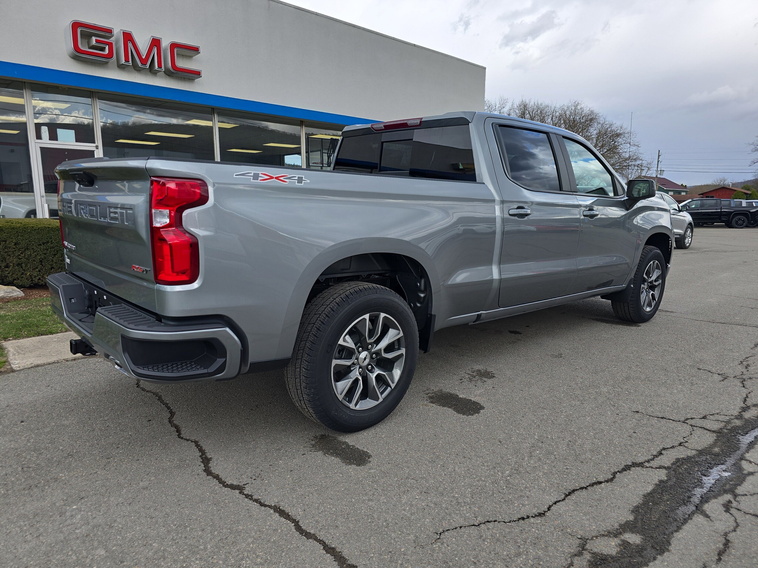 2025 Chevrolet Silverado 1500 RST photo 3