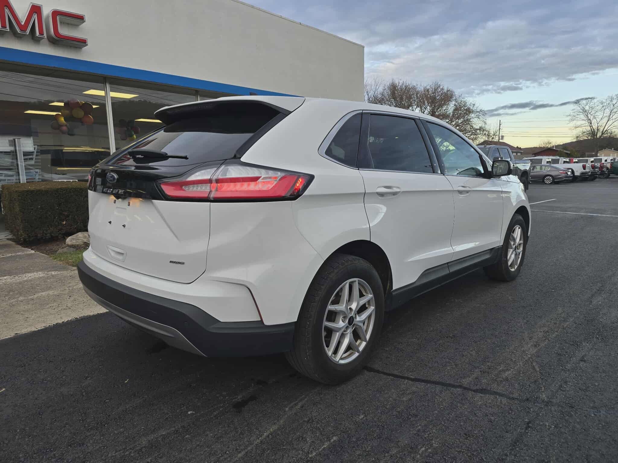 2024 Ford Edge SEL photo 3