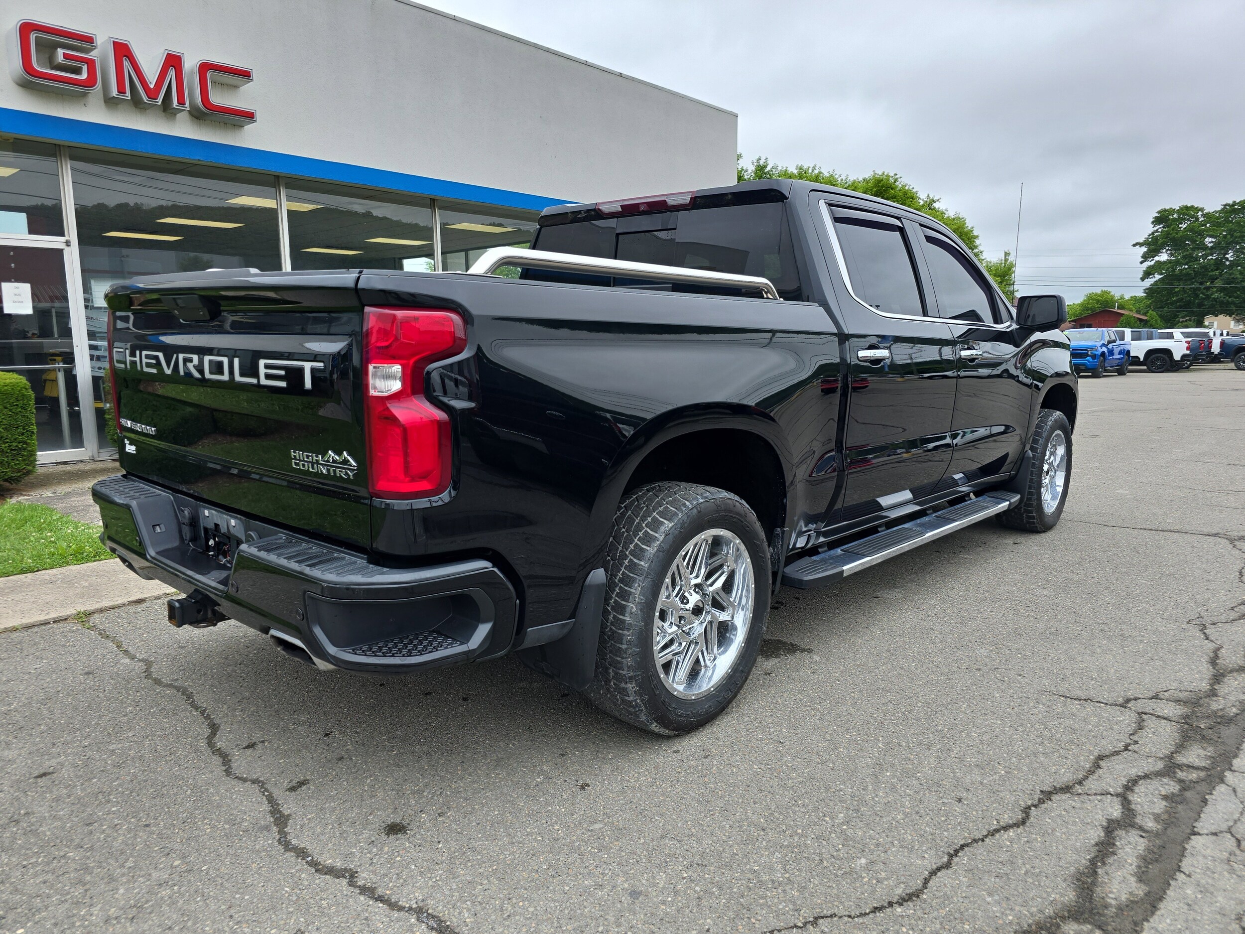 2019 Chevrolet Silverado 1500 High Country photo 3