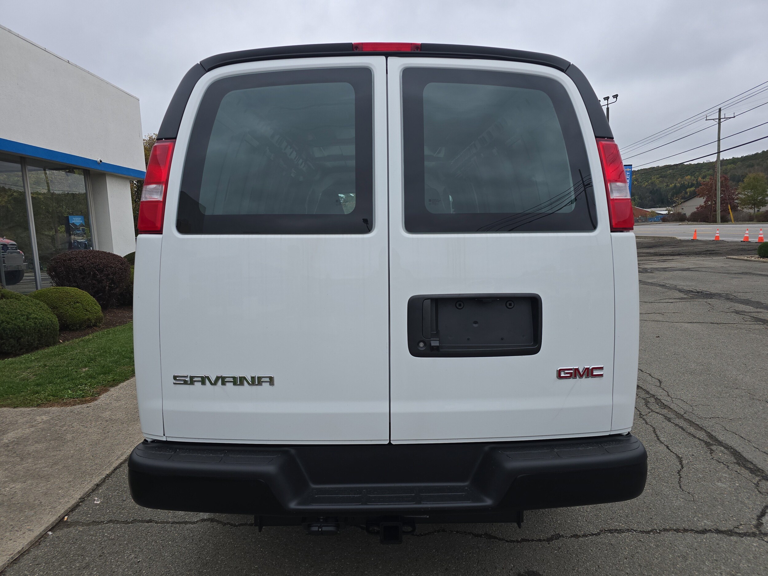 2025 Gmc Savana Cargo 3500 photo 4