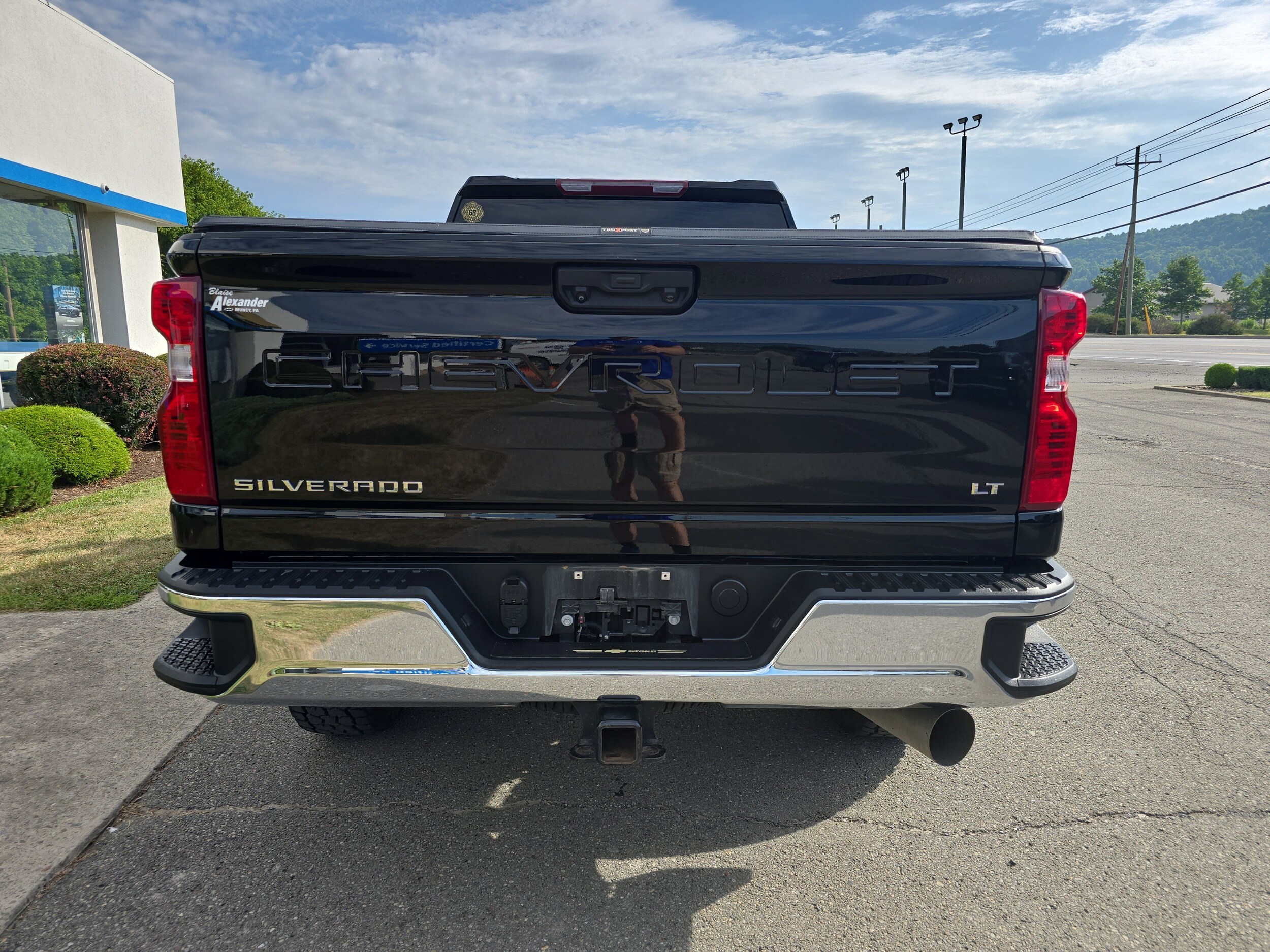 2024 Chevrolet Silverado 2500HD LT photo 2