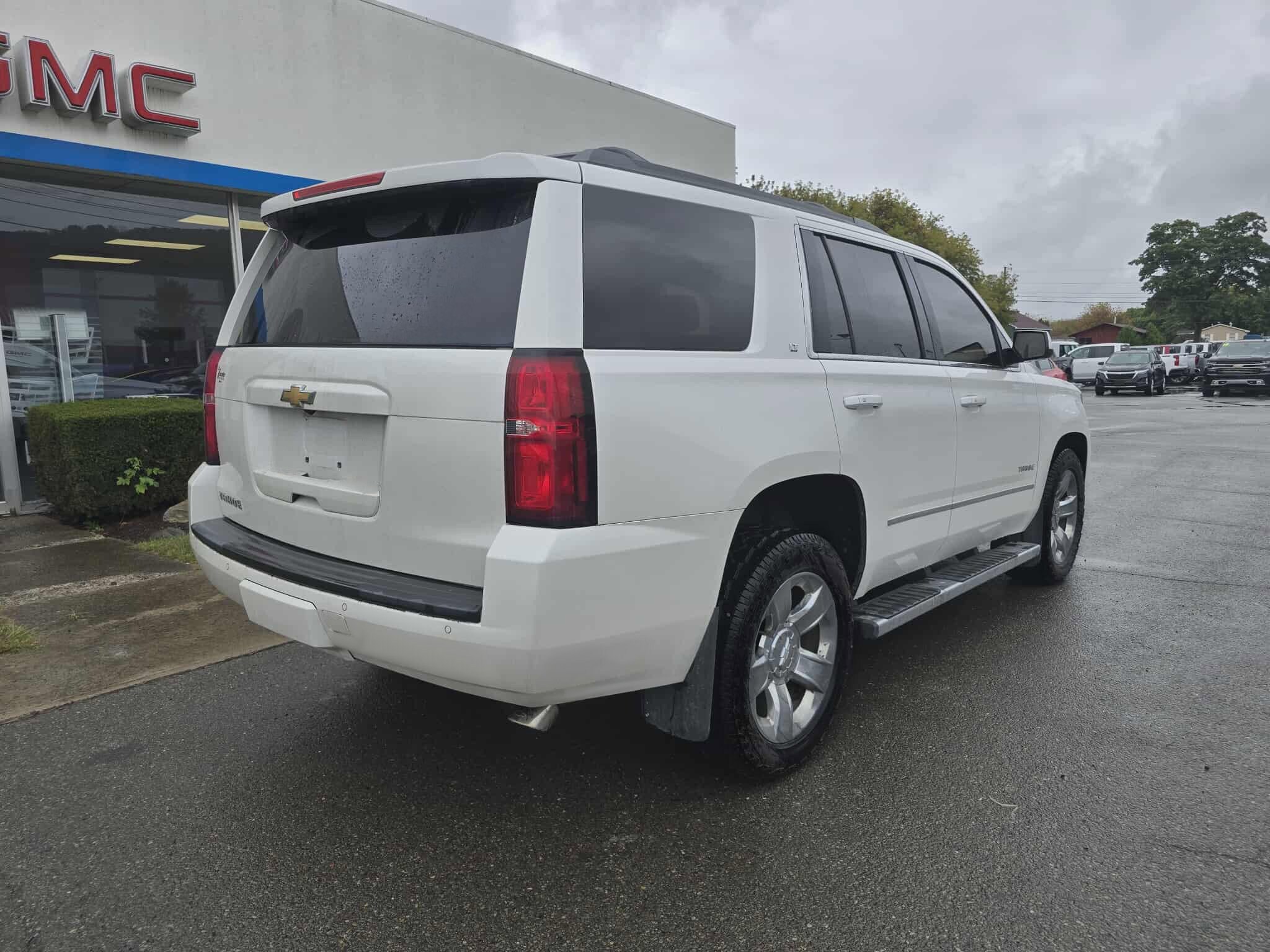 2017 Chevrolet Tahoe LT photo 3