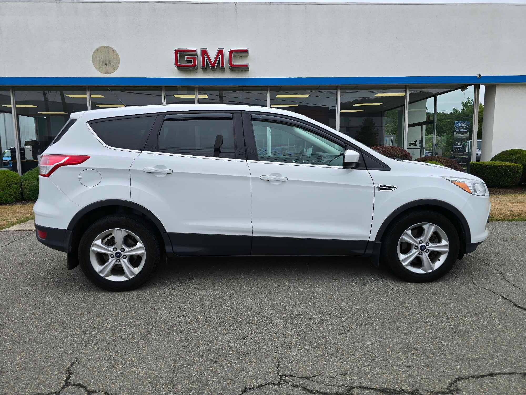 2015 Ford Escape SE photo 2