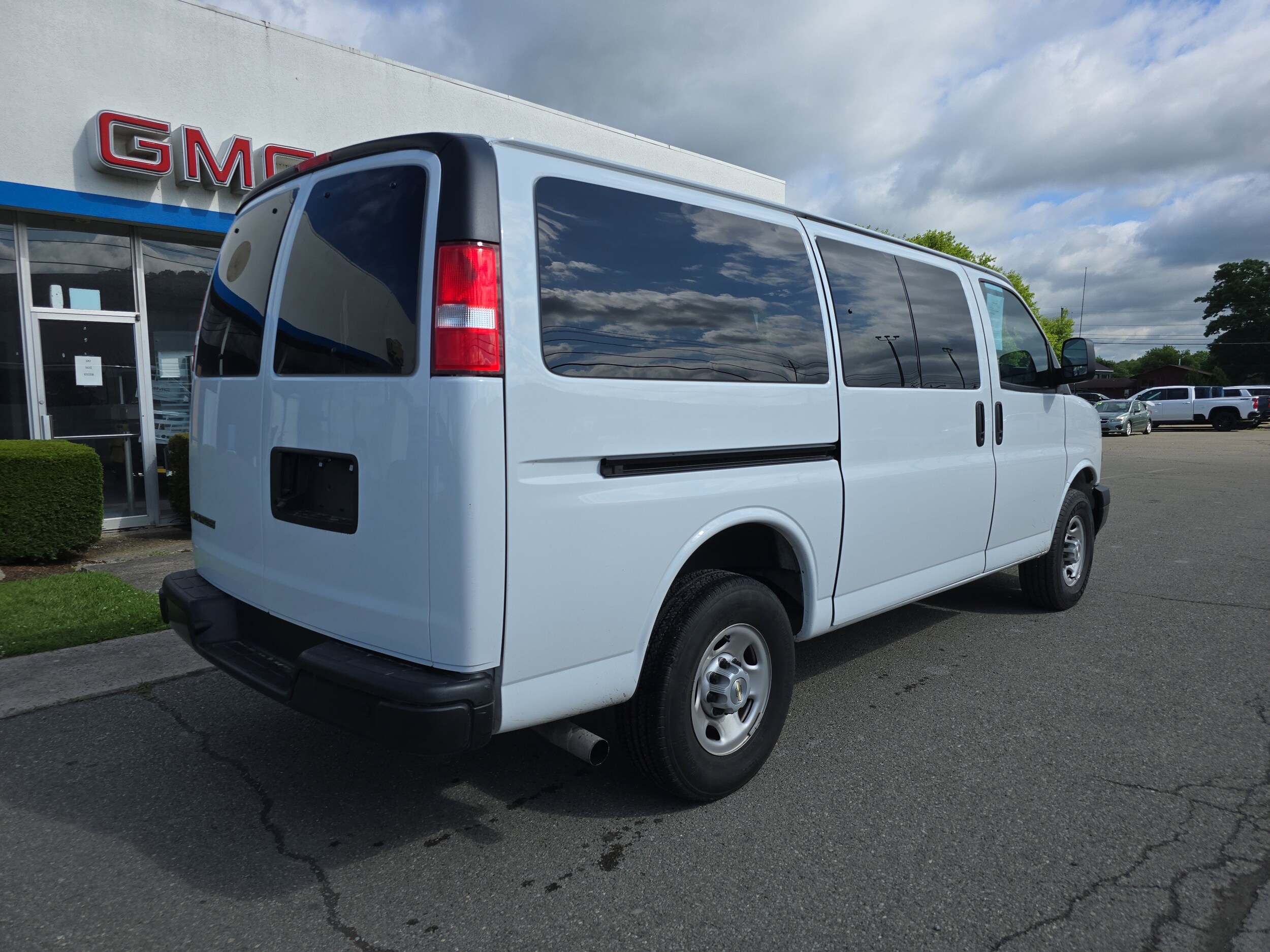 2023 Chevrolet Express Passenger LS photo 3