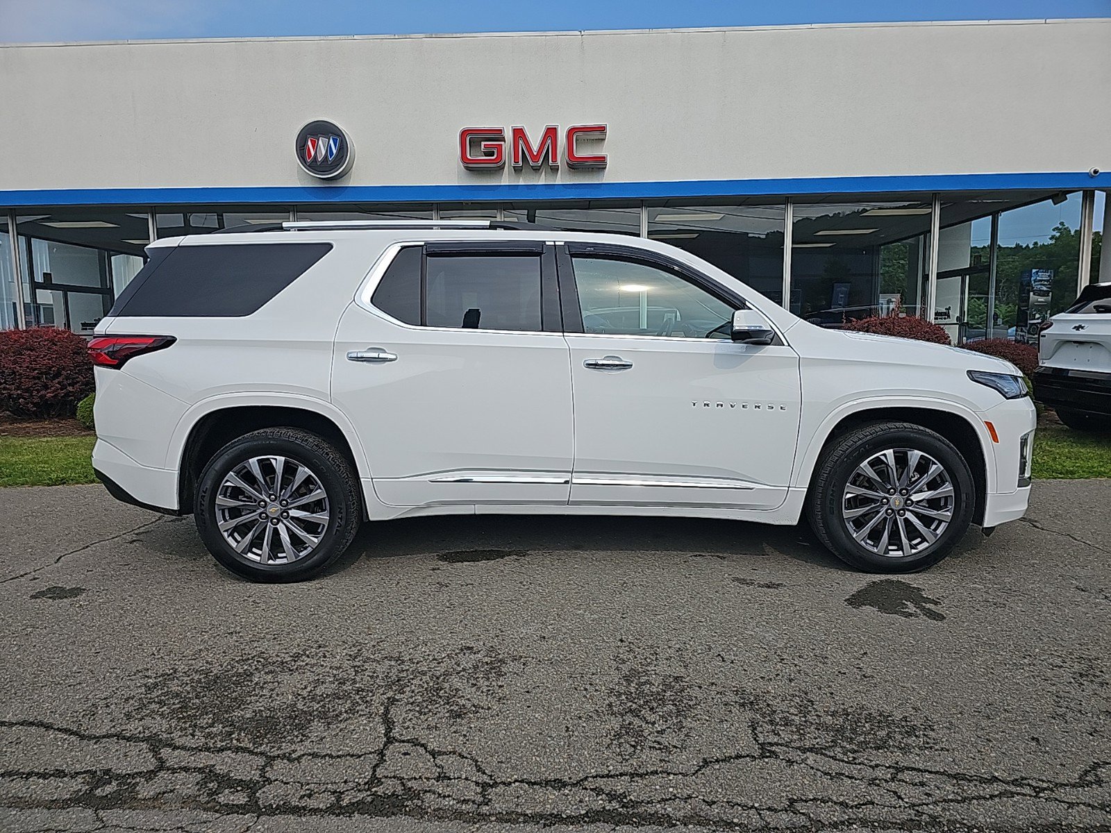 Used 2022 Chevrolet Traverse Premier with VIN 1GNEVKKW8NJ155828 for sale in Montoursville, PA