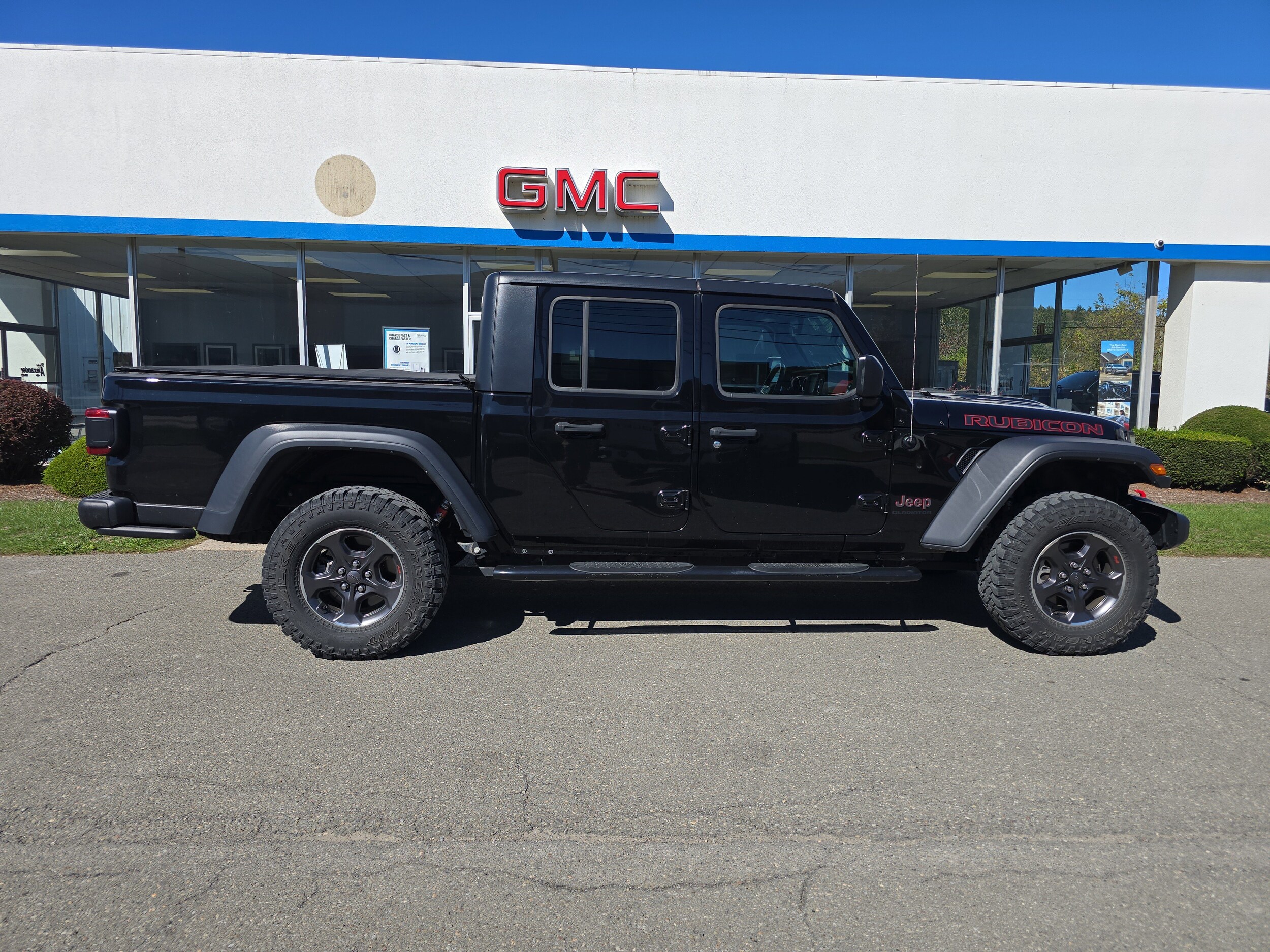 2021 Jeep Gladiator Rubicon photo 2