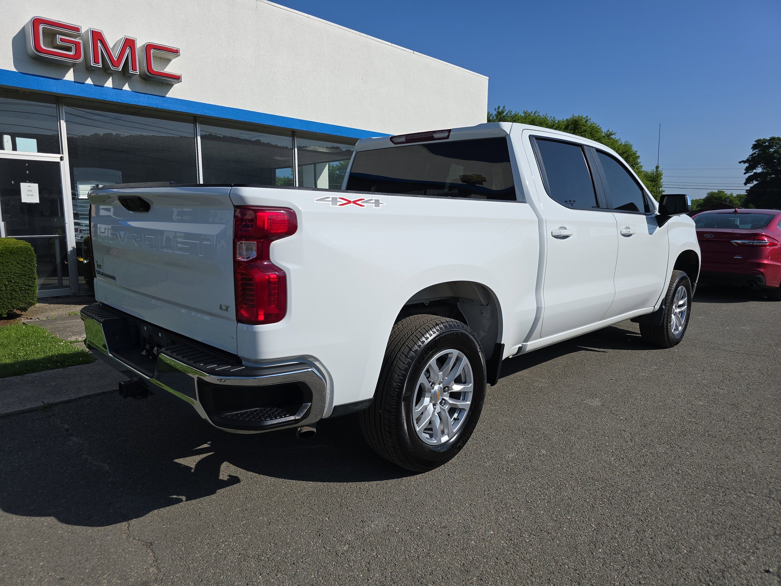 2023 Chevrolet Silverado 1500 LT photo 3