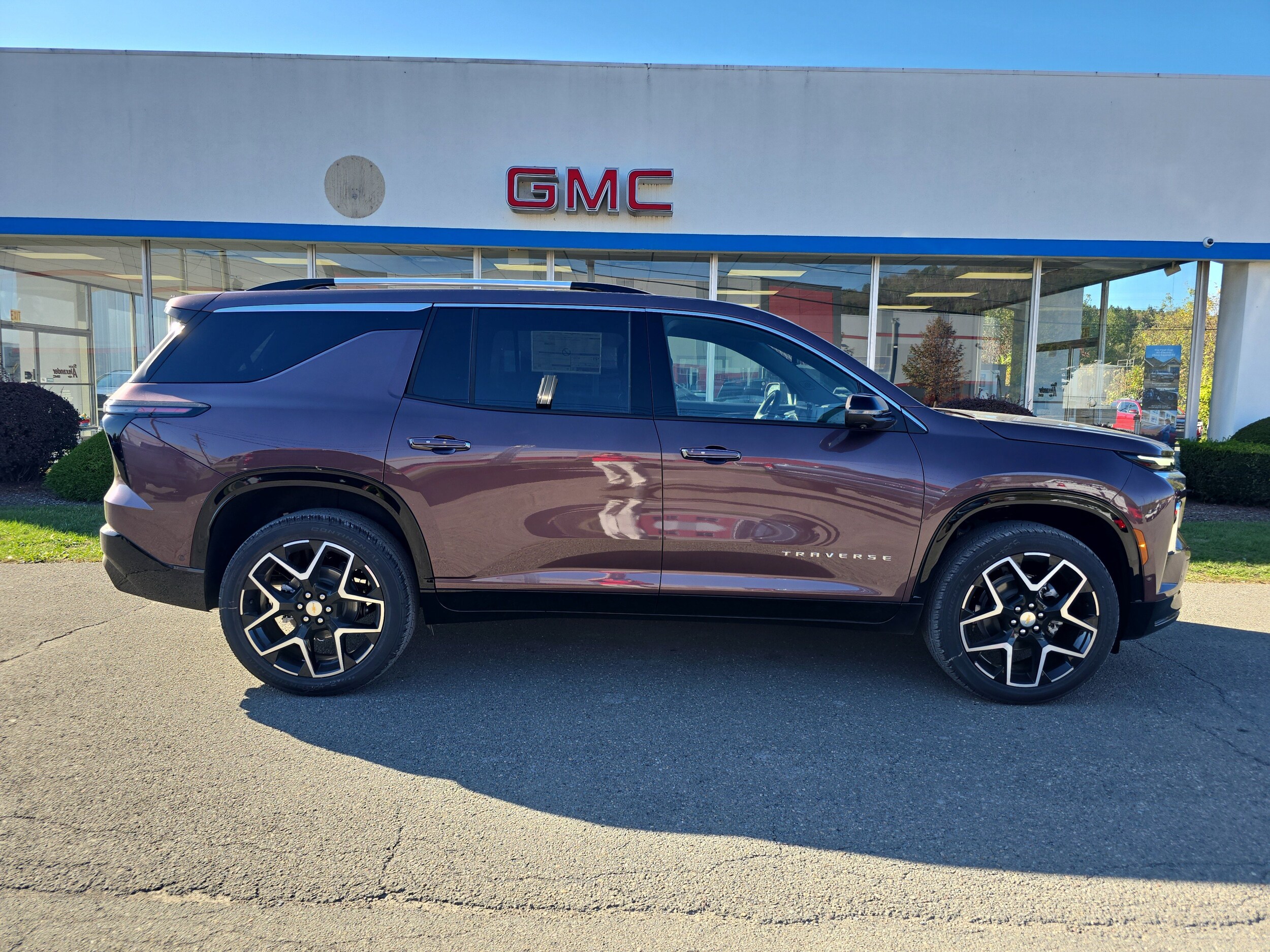 2026 Chevrolet Traverse High Country photo 2