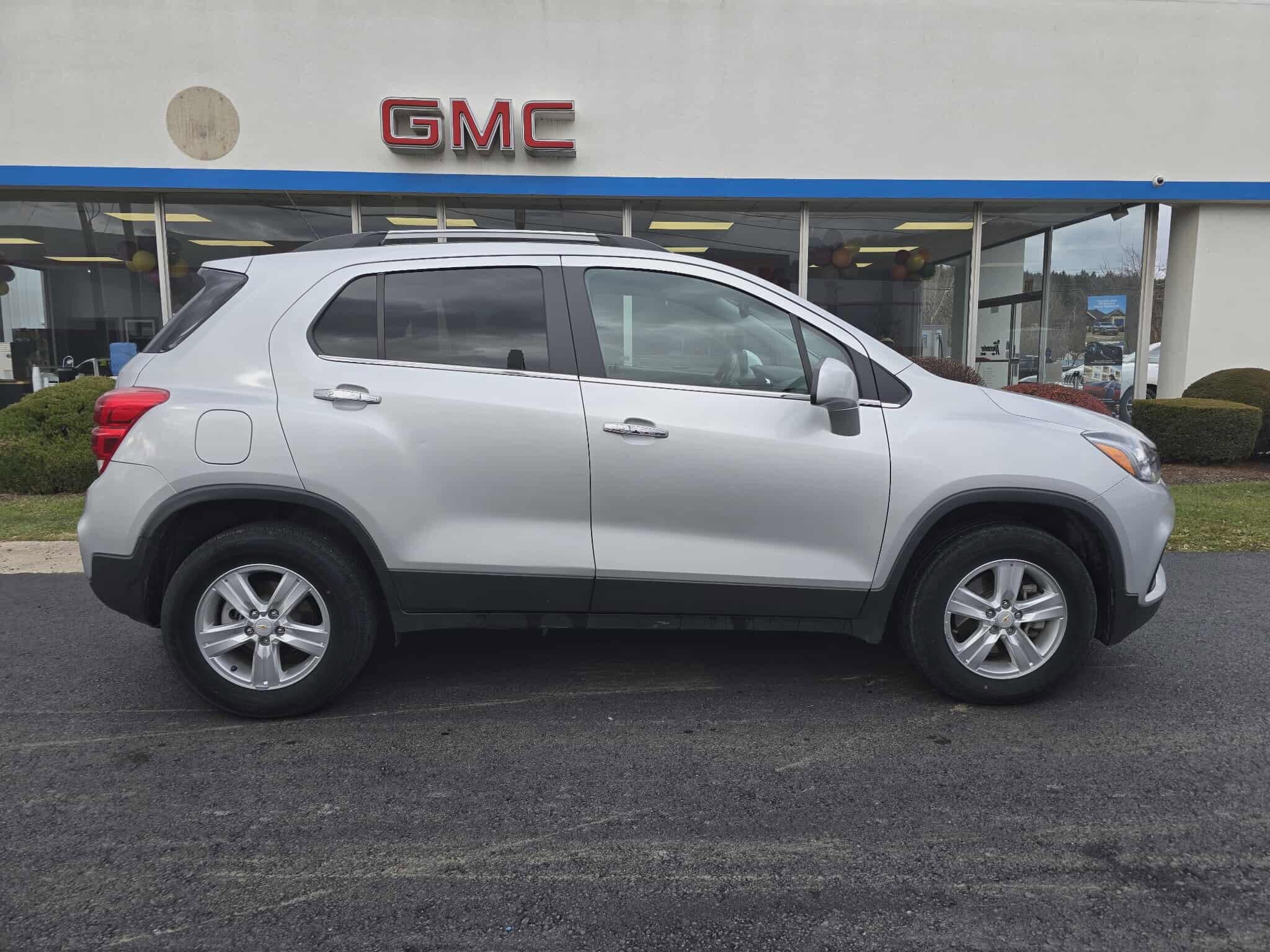 2018 Chevrolet Trax LT photo 2