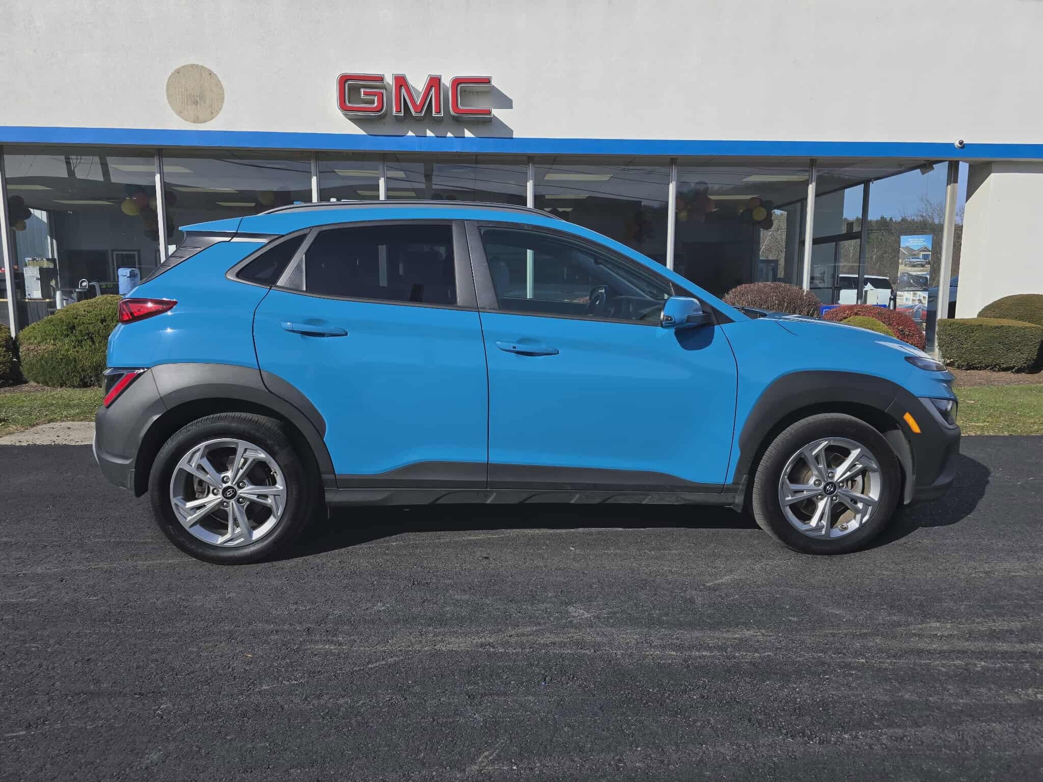 2023 Hyundai Kona SEL photo 2