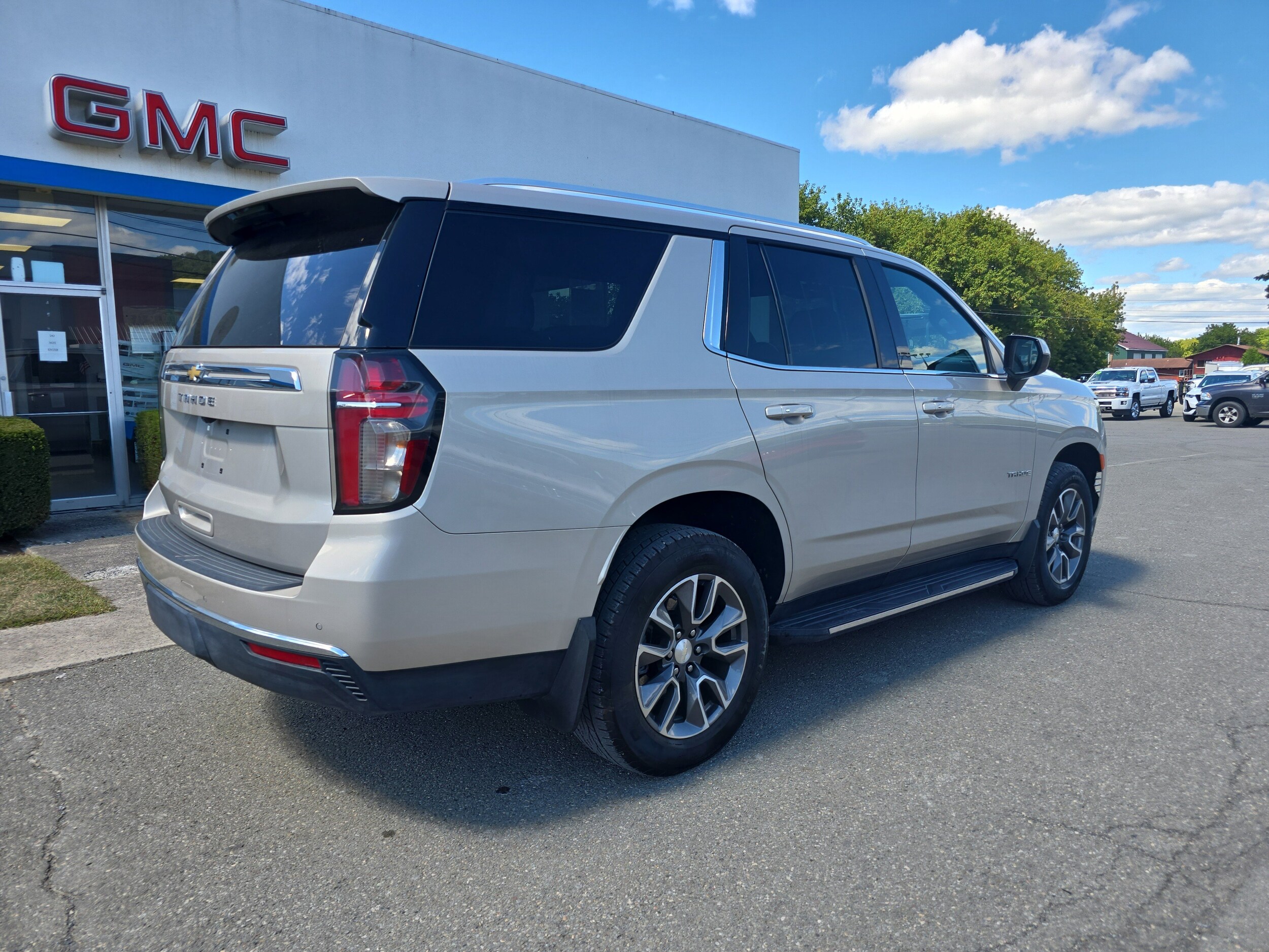 2022 Chevrolet Tahoe LS photo 3