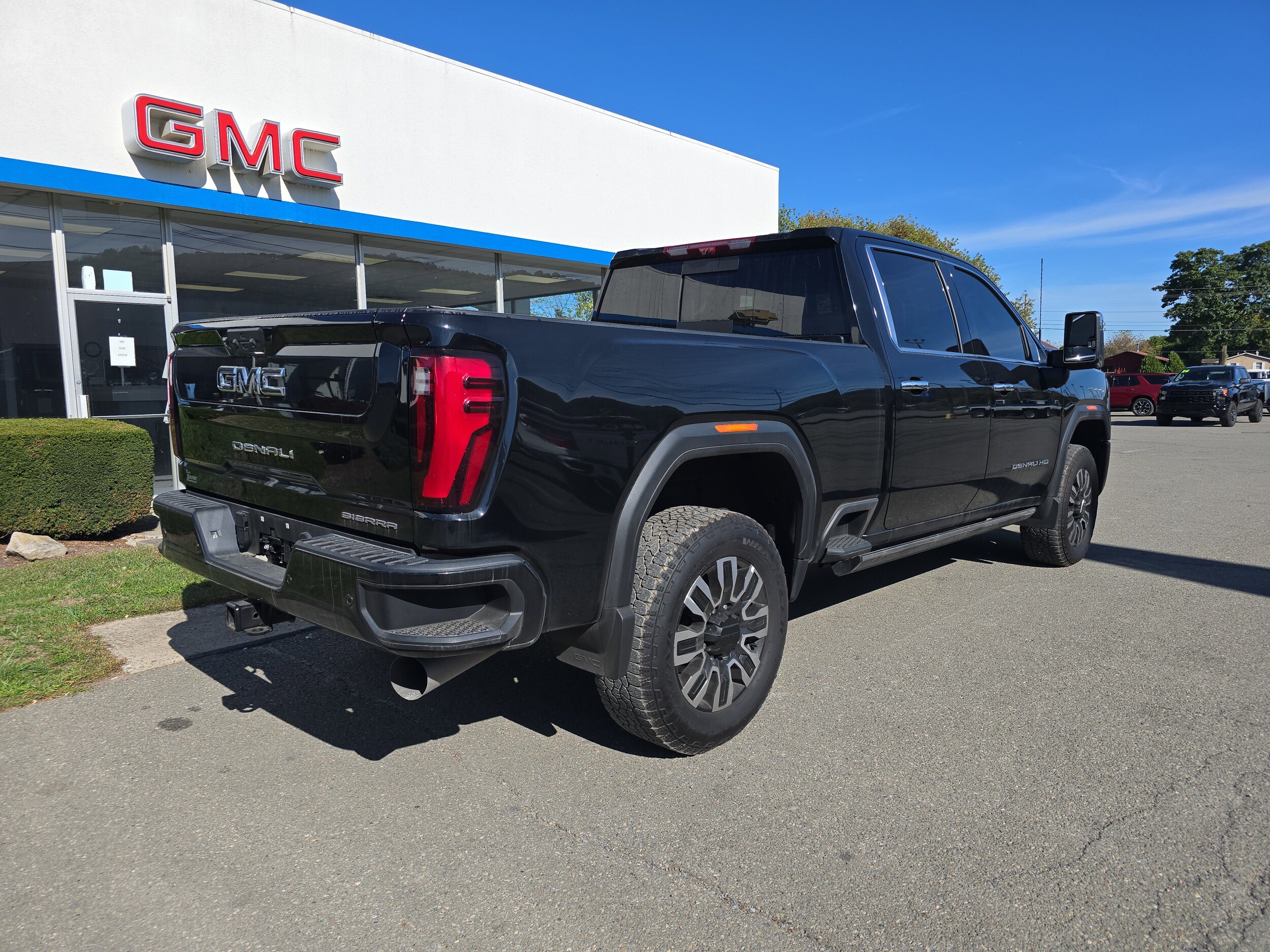 2024 Gmc Sierra 3500 HD Denali Ultimate photo 2