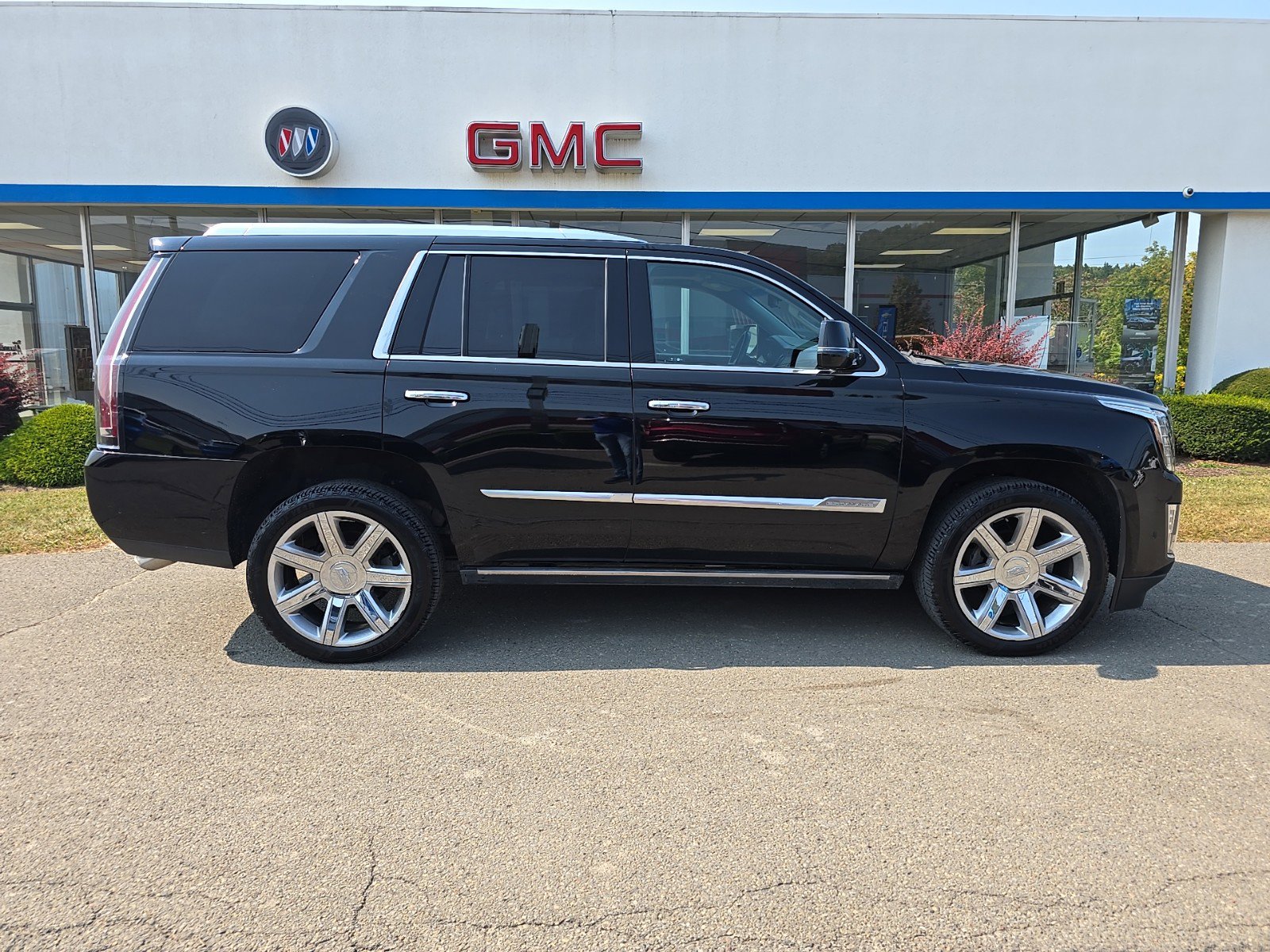 Used 2017 Cadillac Escalade Premium Luxury with VIN 1GYS4CKJ8HR399035 for sale in Montoursville, PA