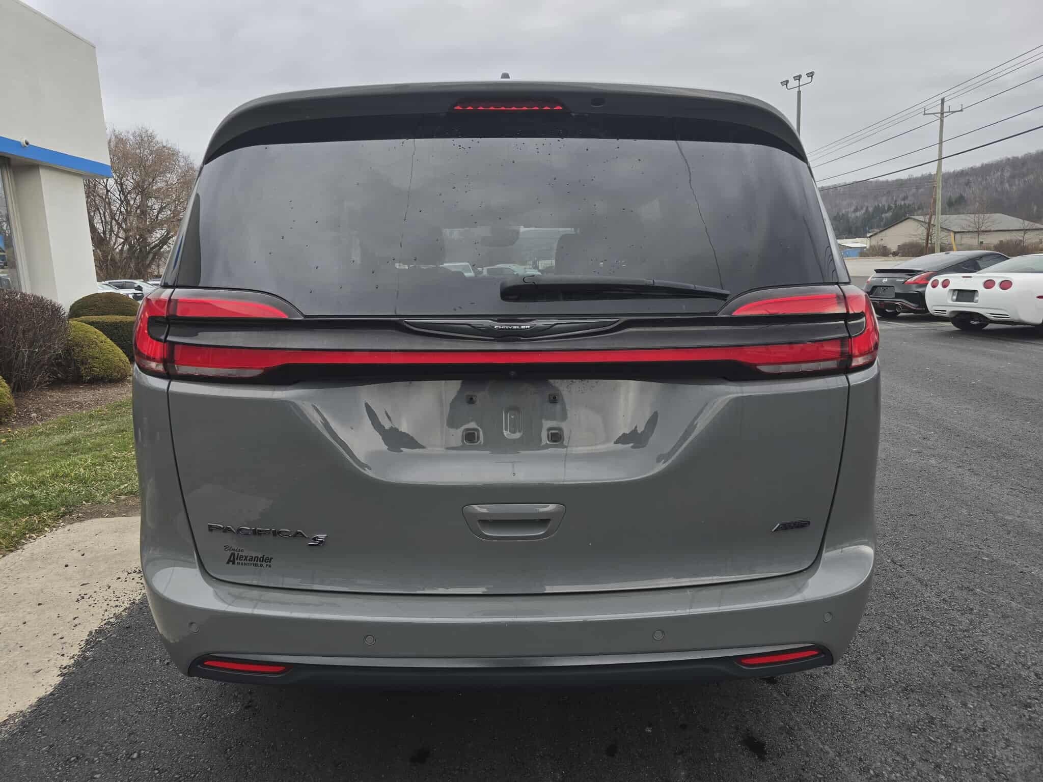 2023 Chrysler Pacifica Touring L photo 4