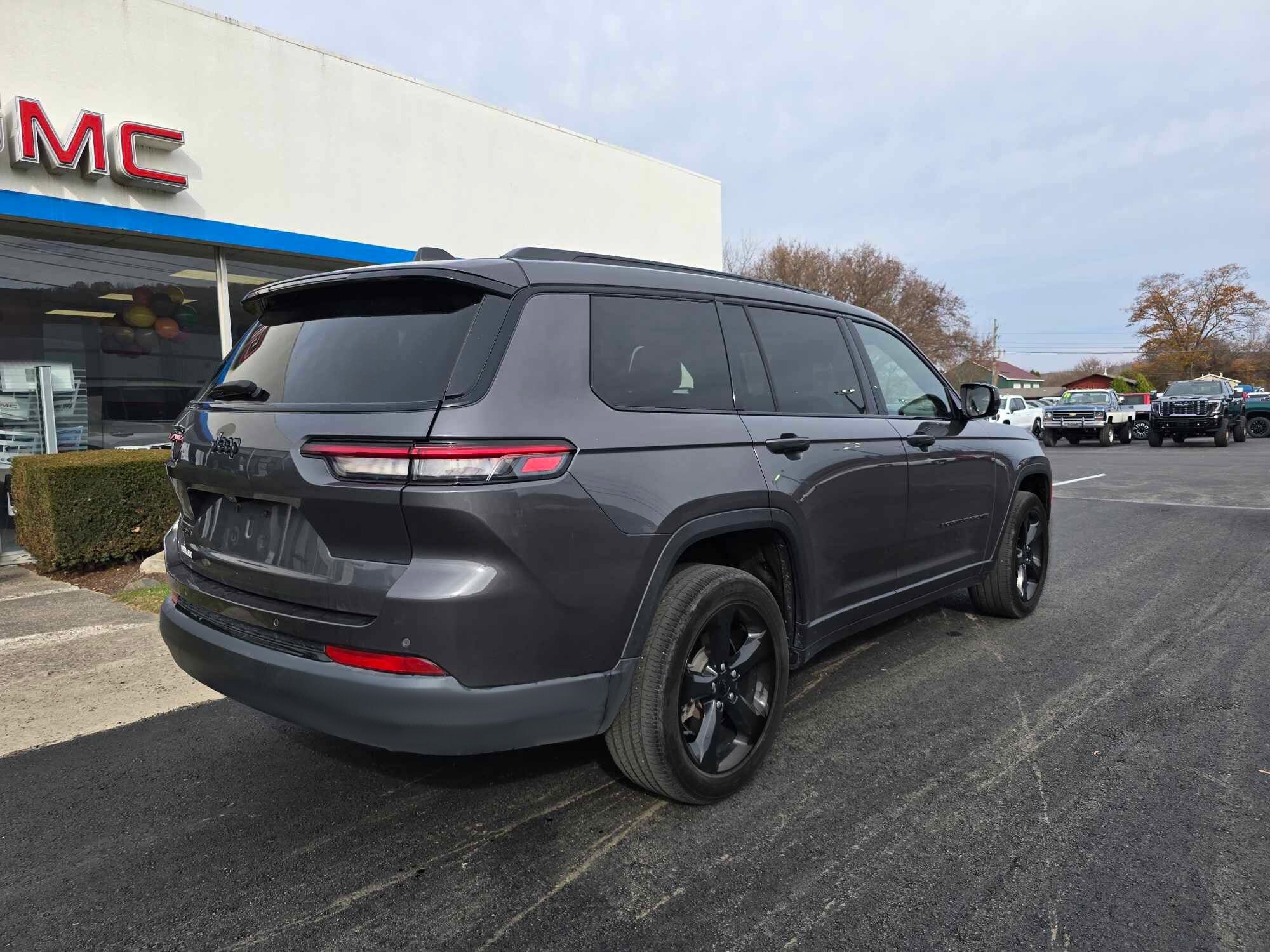 2023 Jeep Grand Cherokee Altitude photo 2