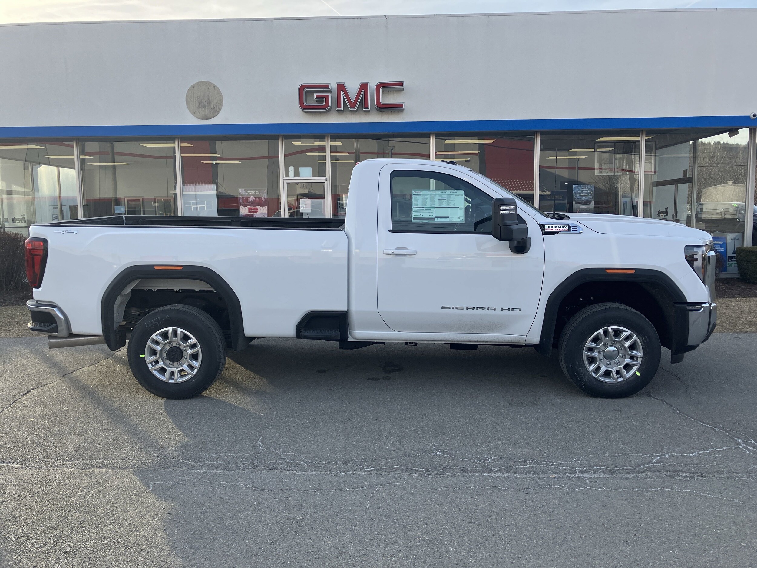 2025 Gmc Sierra 2500 HD SLE photo 2