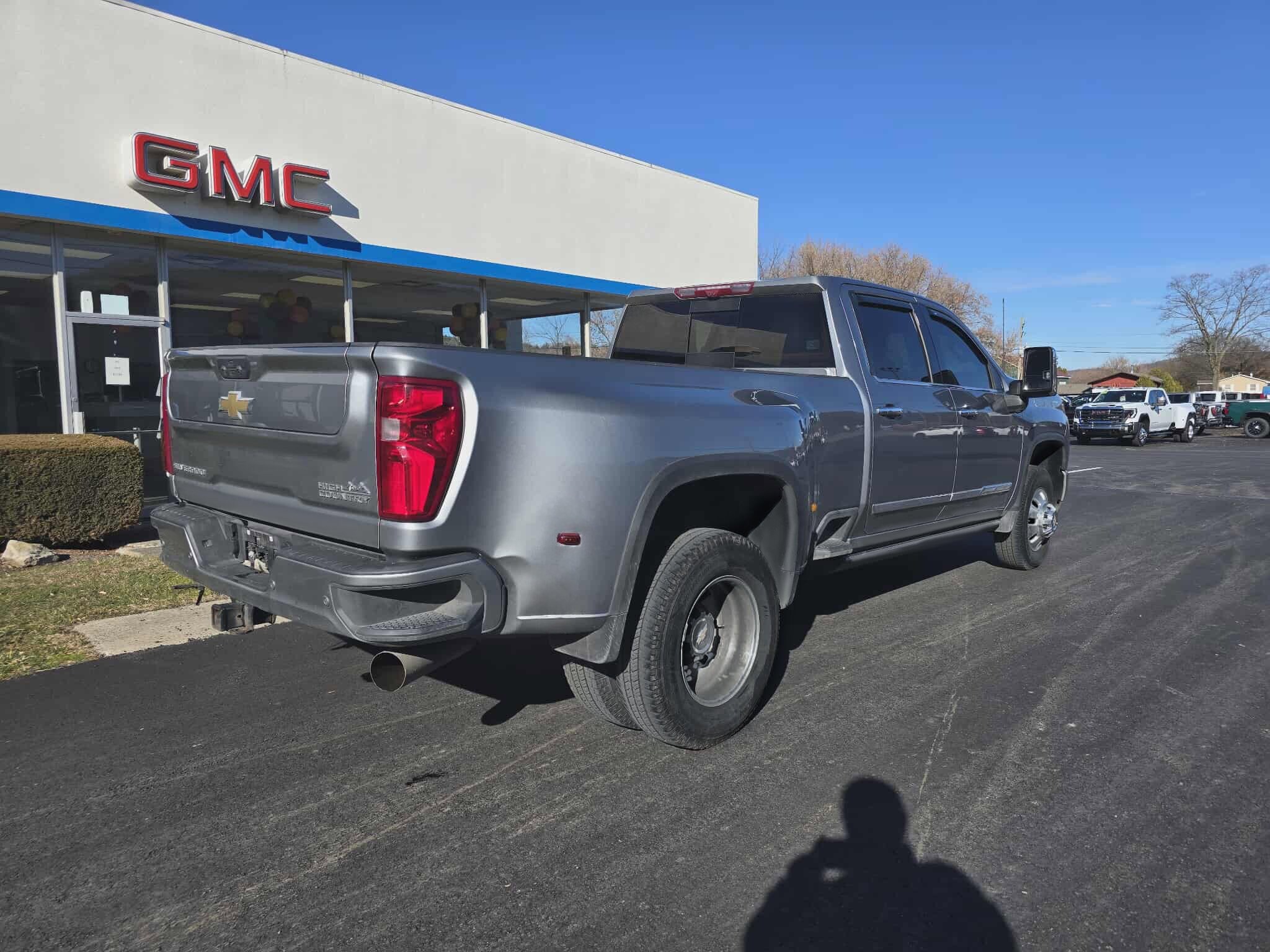 2024 Chevrolet Silverado 3500HD High Country photo 3