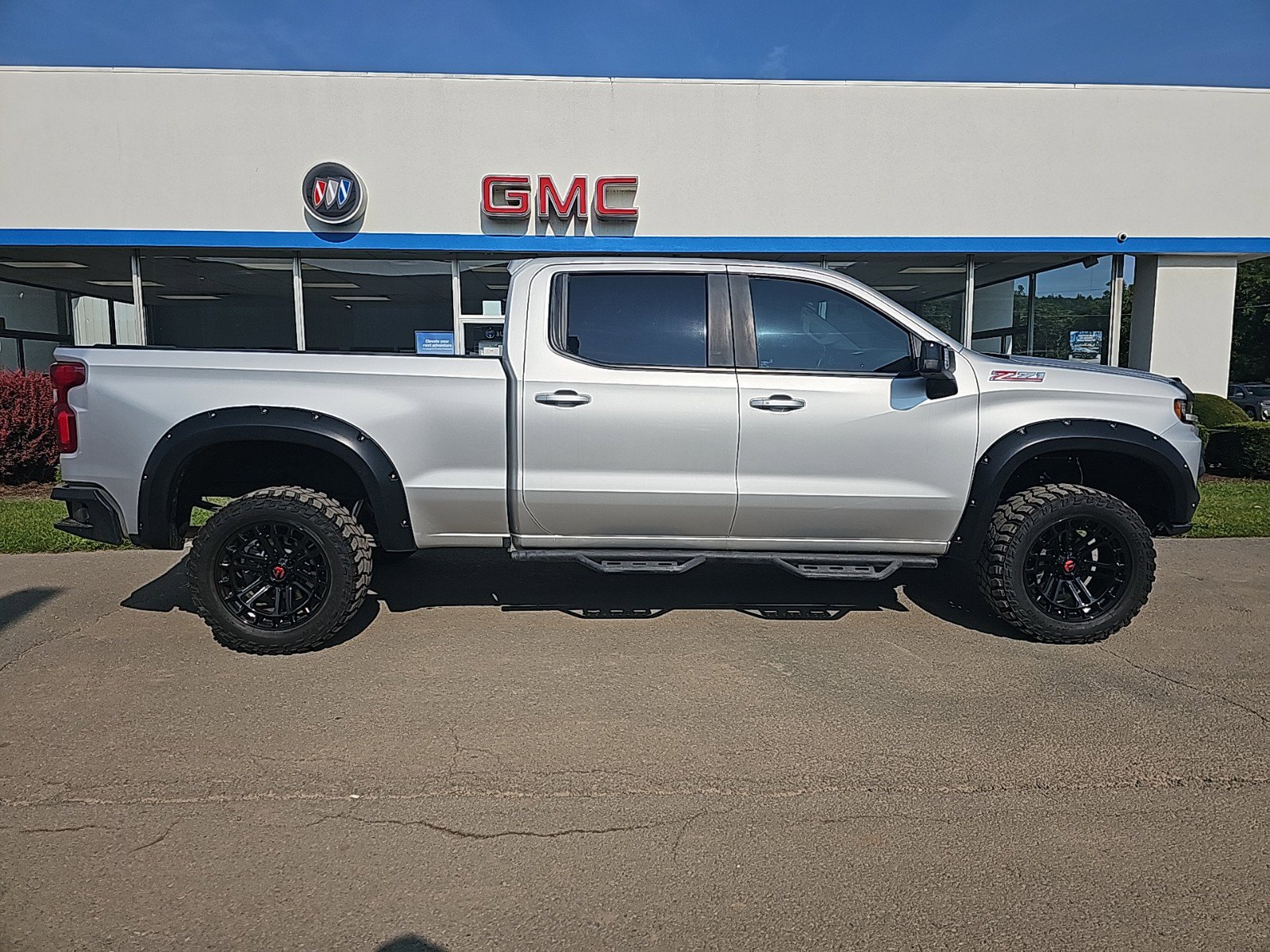 Used 2021 Chevrolet Silverado 1500 RST with VIN 3GCUYEED4MG158460 for sale in Montoursville, PA