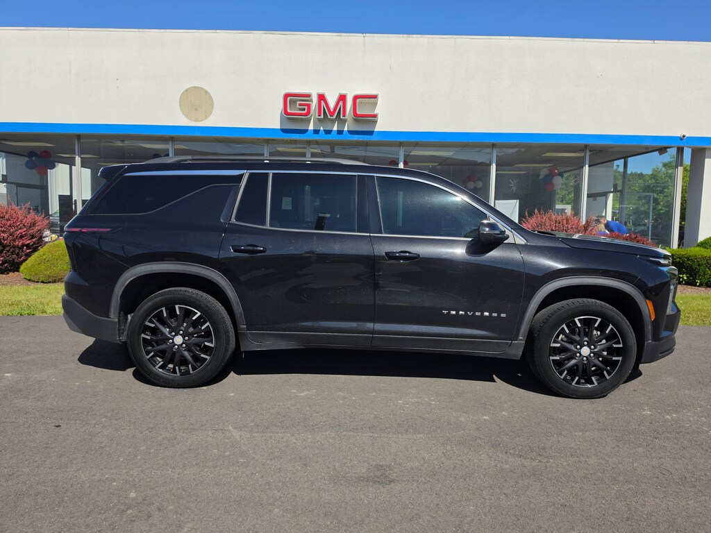 Used 2025 Chevrolet Traverse FWD LT SUV