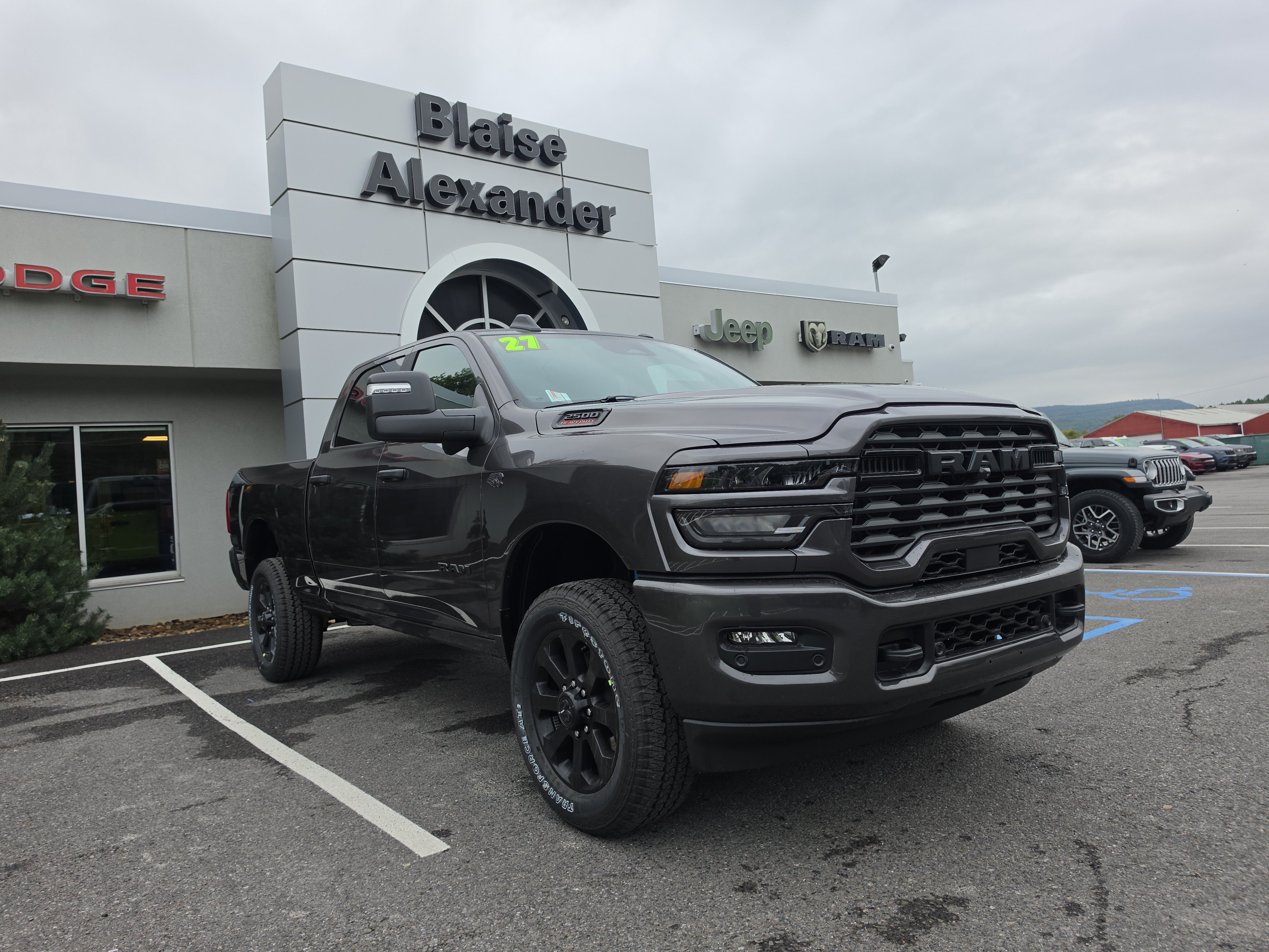 New 2027 Ram 2500 BIG HORN CREW CAB 4X4 6'4 BOX Pickup