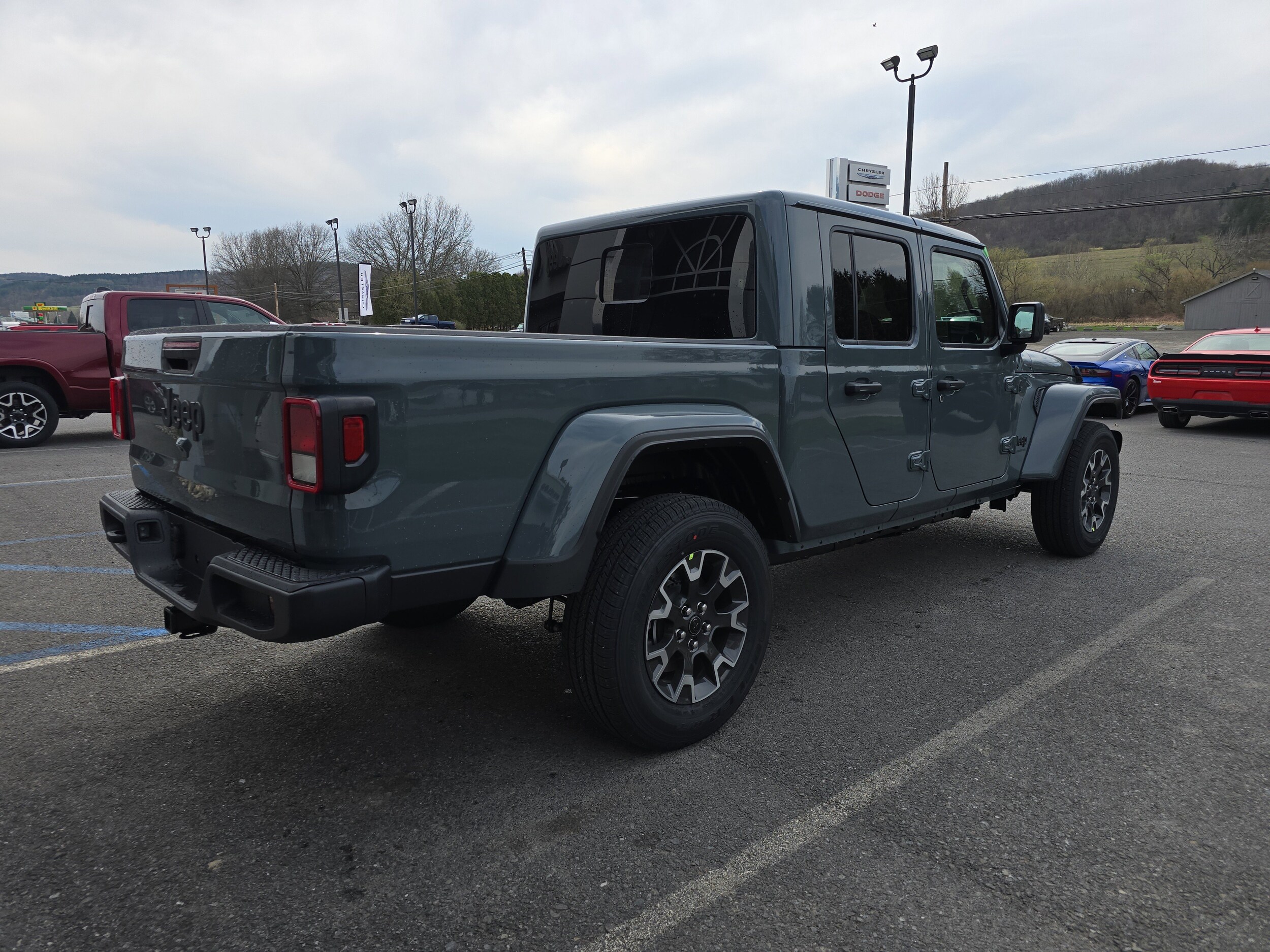 2025 Jeep Gladiator Sport S photo 3