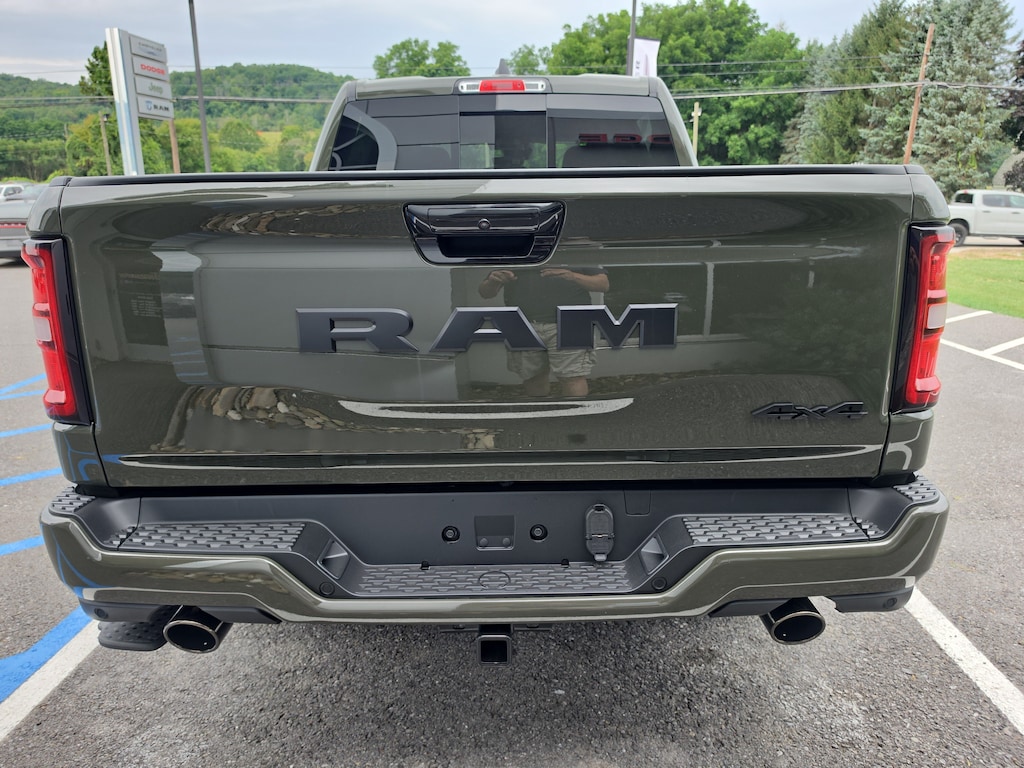 New 2027 Ram 1500 EXPRESS CREW CAB 4X4 5'7 BOX Pickup