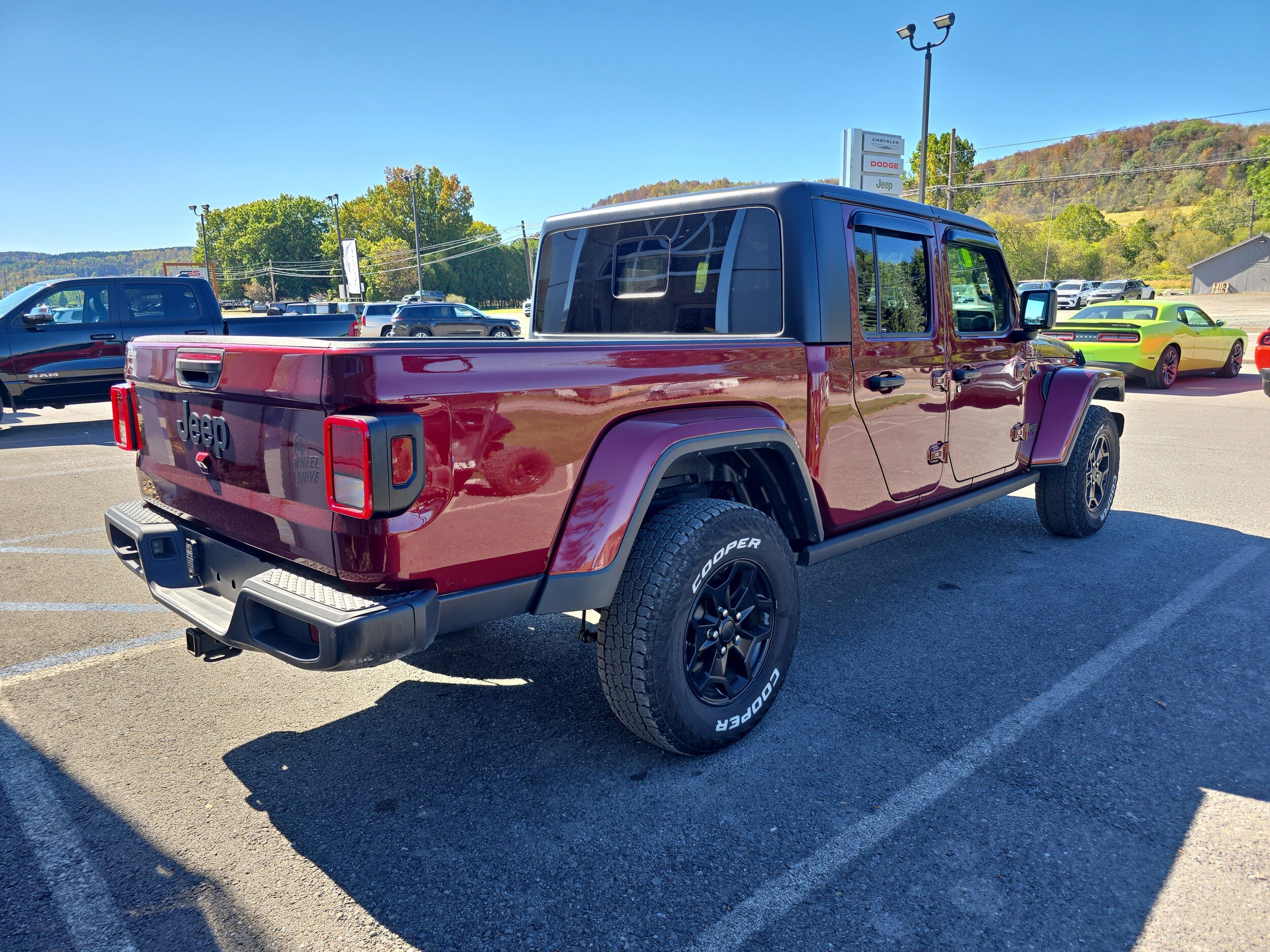 2021 Jeep Gladiator Willys photo 3