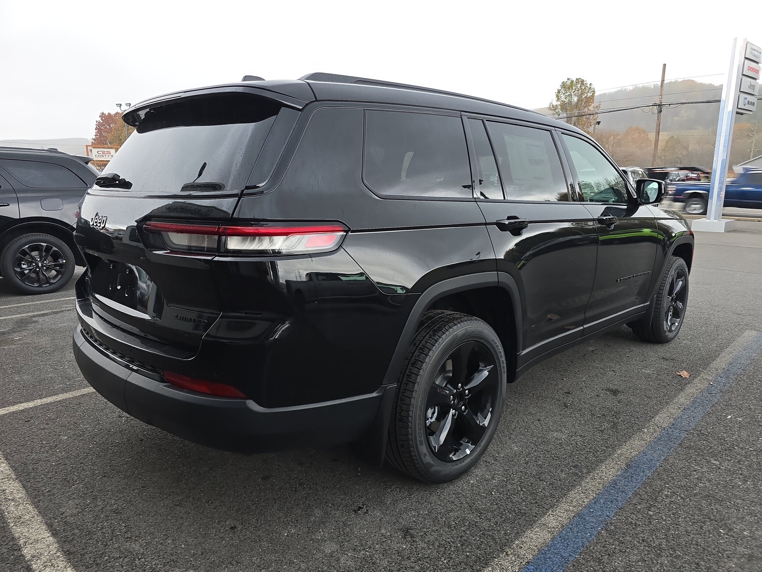 2025 Jeep Grand Cherokee Limited photo 2