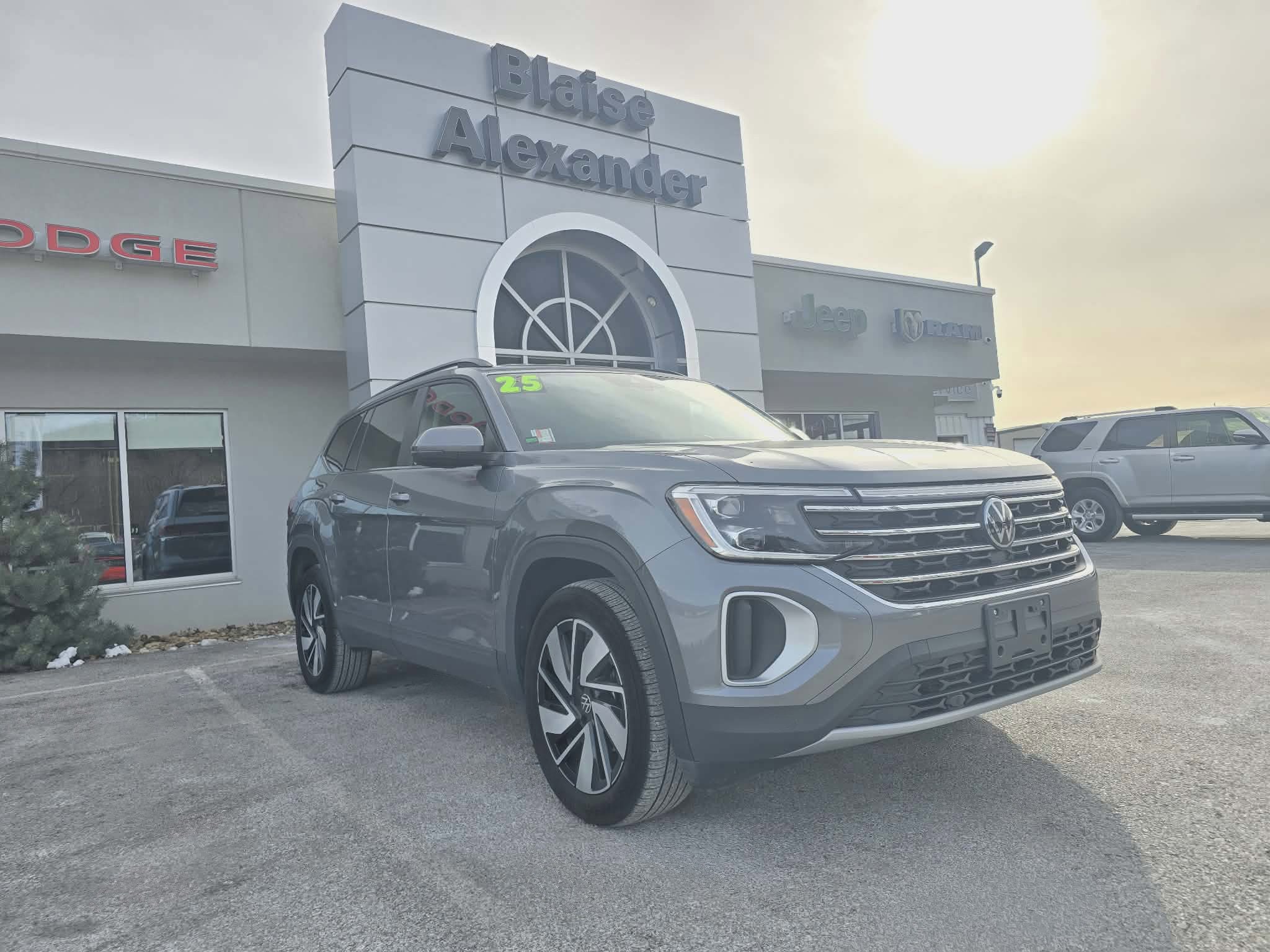 2025 Volkswagen Atlas SE w/Tech's photo