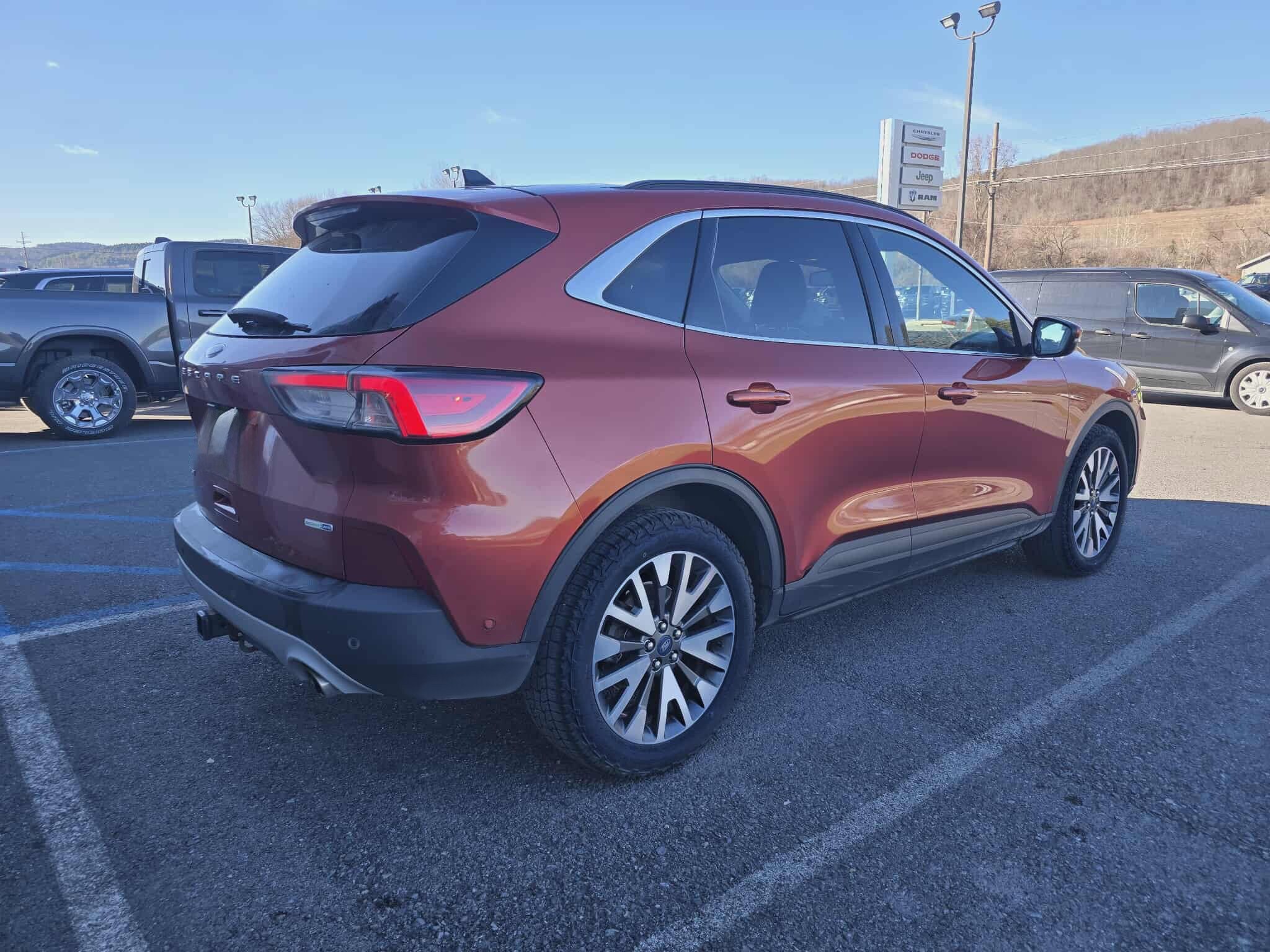 2020 Ford Escape Titanium photo 2