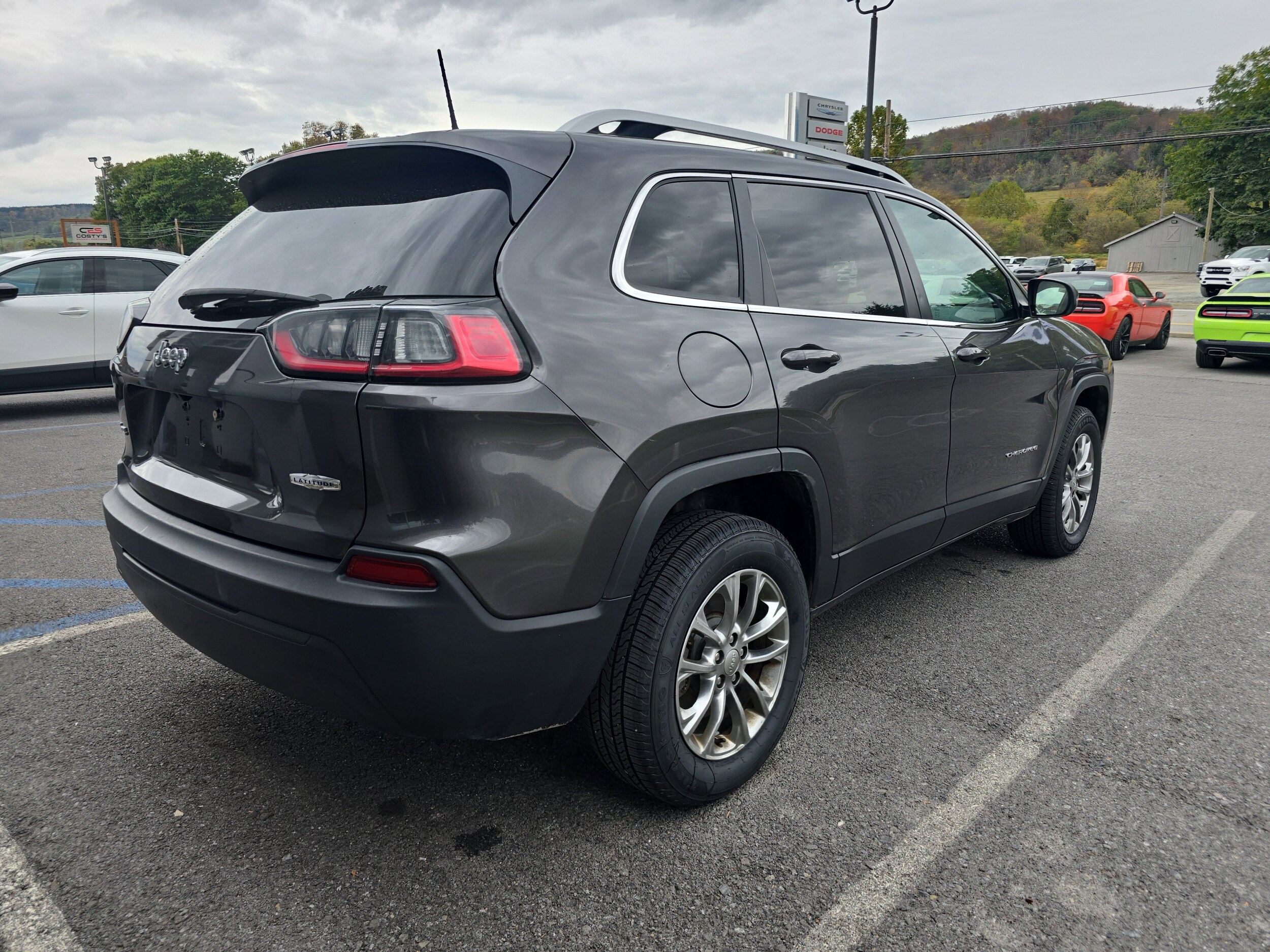 2019 Jeep Cherokee Latitude photo 2
