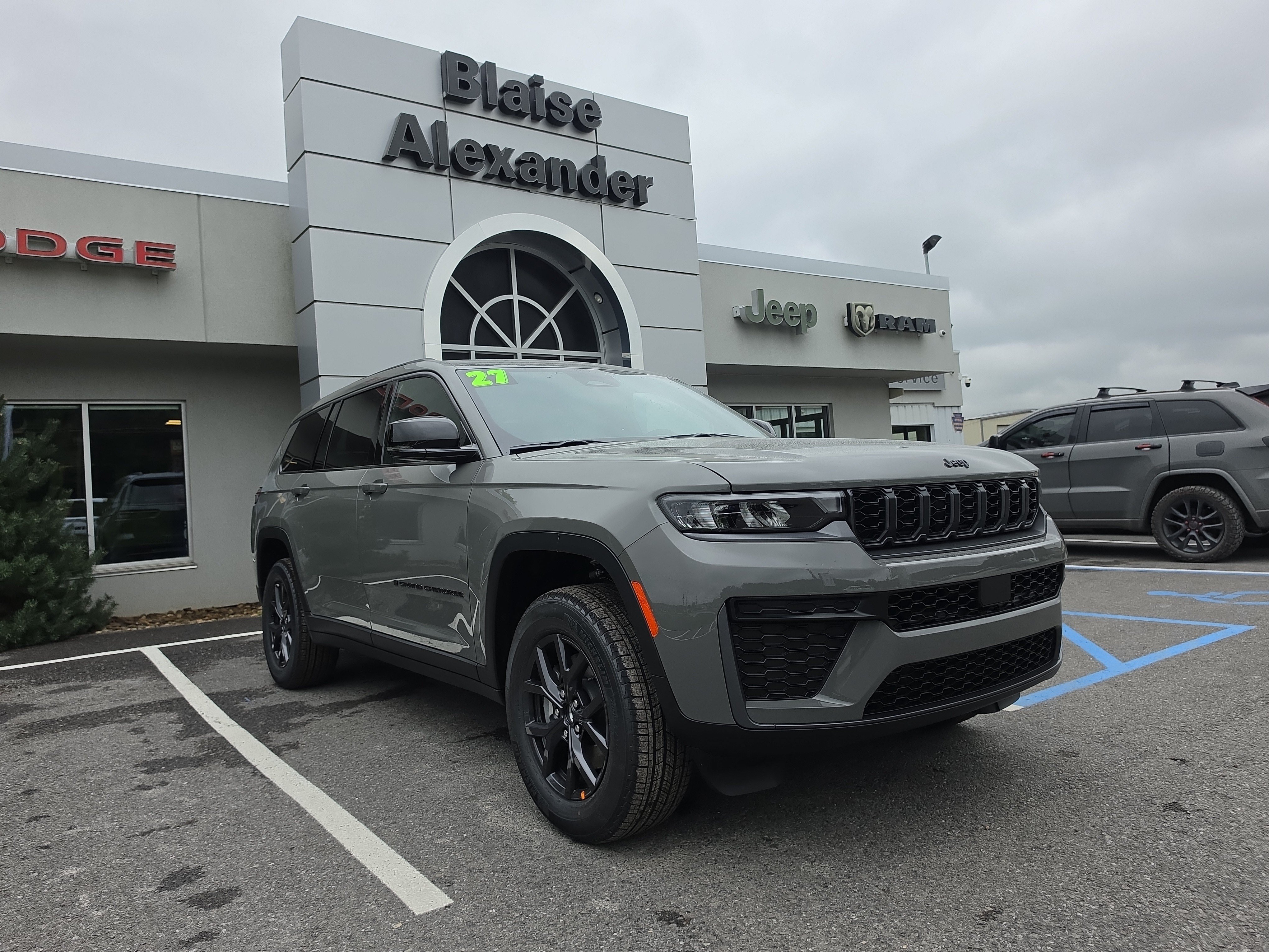 New 2027 Jeep Grand Cherokee L 3 Row LAREDO 4X4 Sport Utility