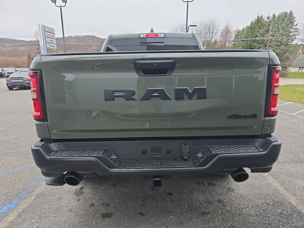 New 2026 Ram 1500 WARLOCK CREW CAB 4X4 5'7 BOX Pickup