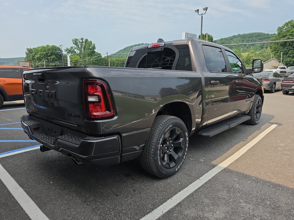 New 2026 Ram 1500 EXPRESS CREW CAB 4X4 5'7 BOX Pickup