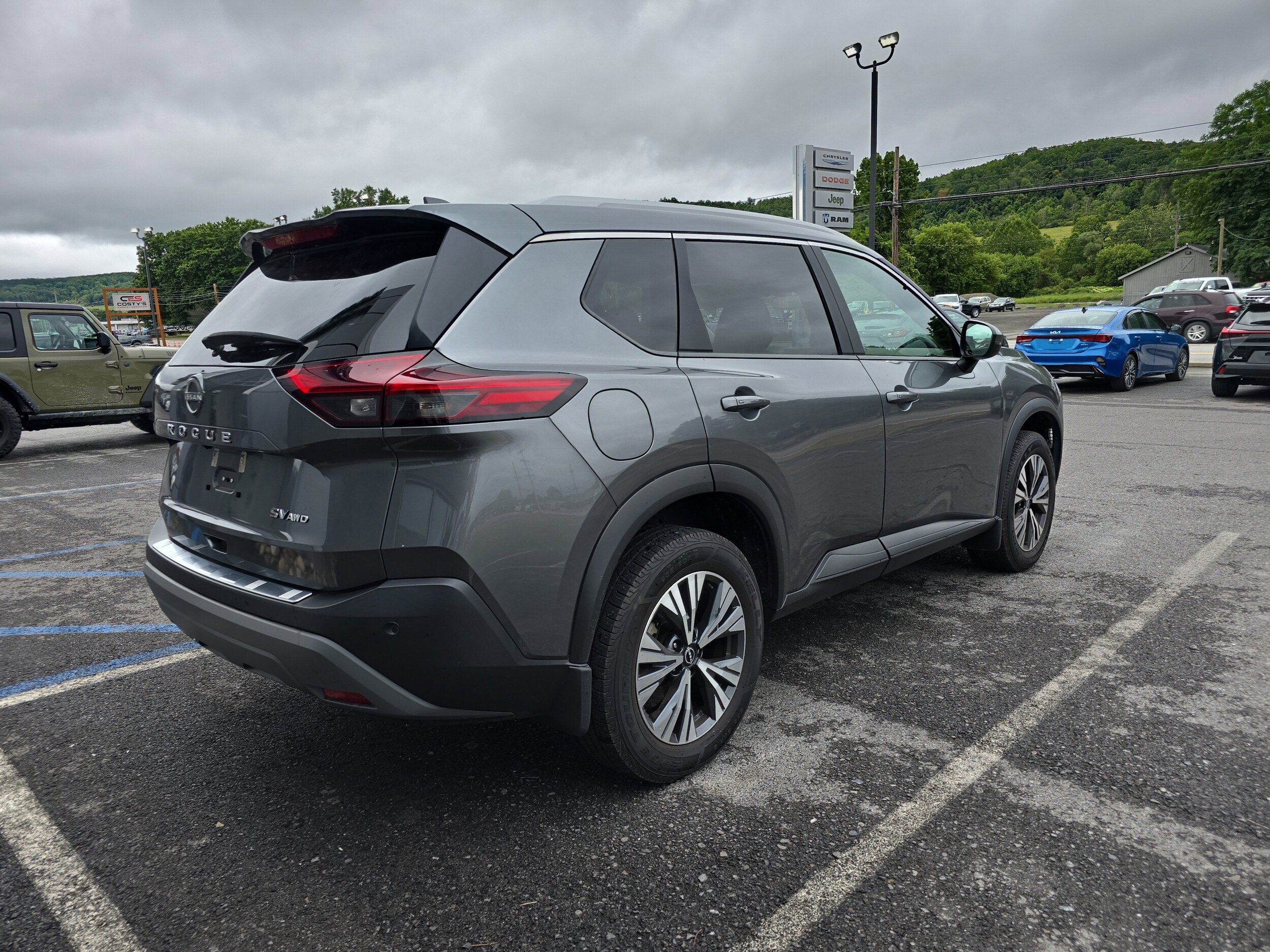 2023 Nissan Rogue AWD SV photo 3
