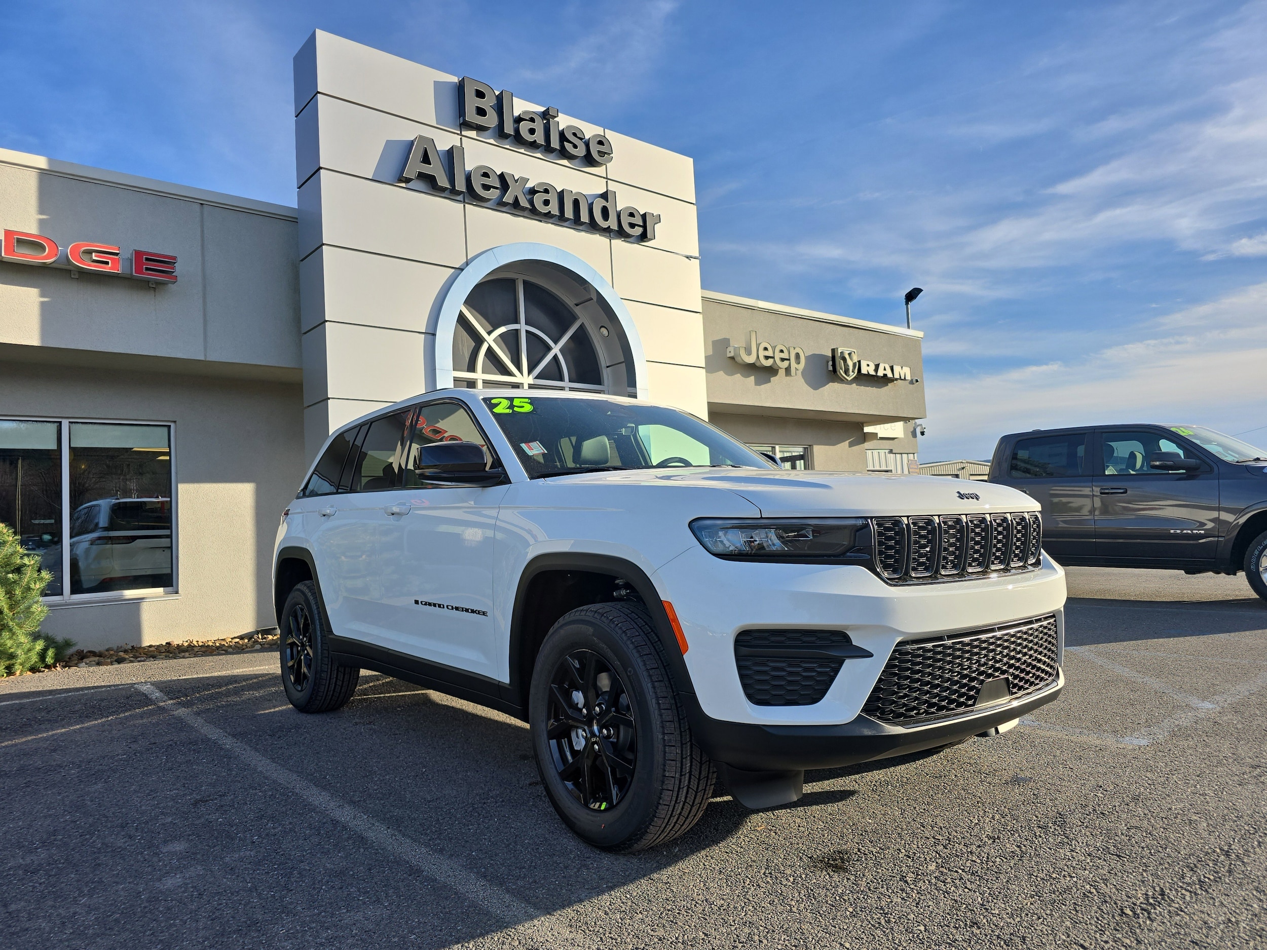 2025 Jeep Grand Cherokee Altitude's photo