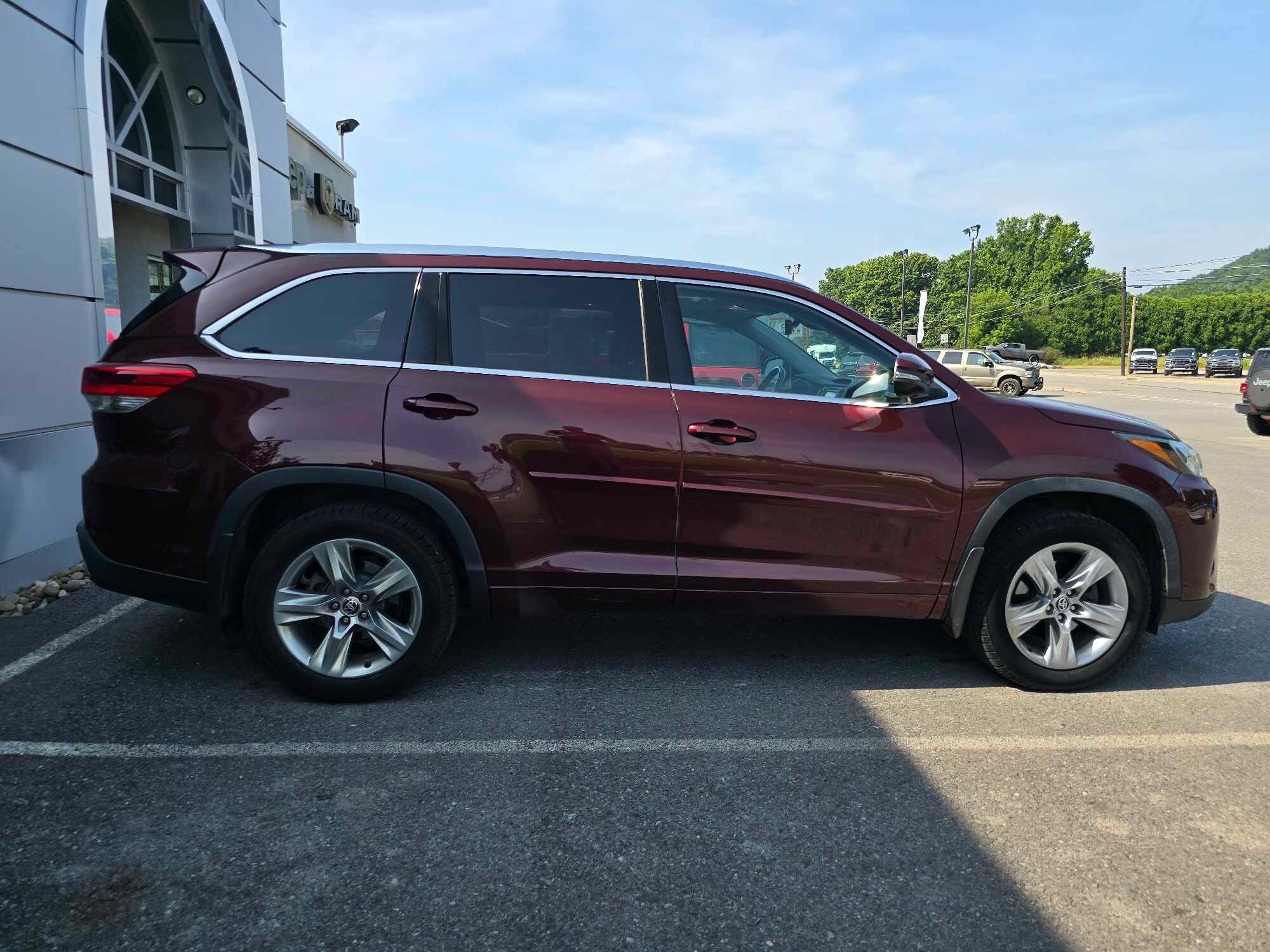 2019 Toyota Highlander Limited photo 2