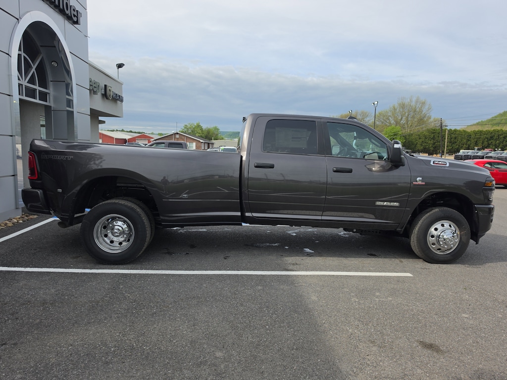 New 2026 Ram 3500 BIG HORN CREW CAB 4X4 8' BOX Pickup