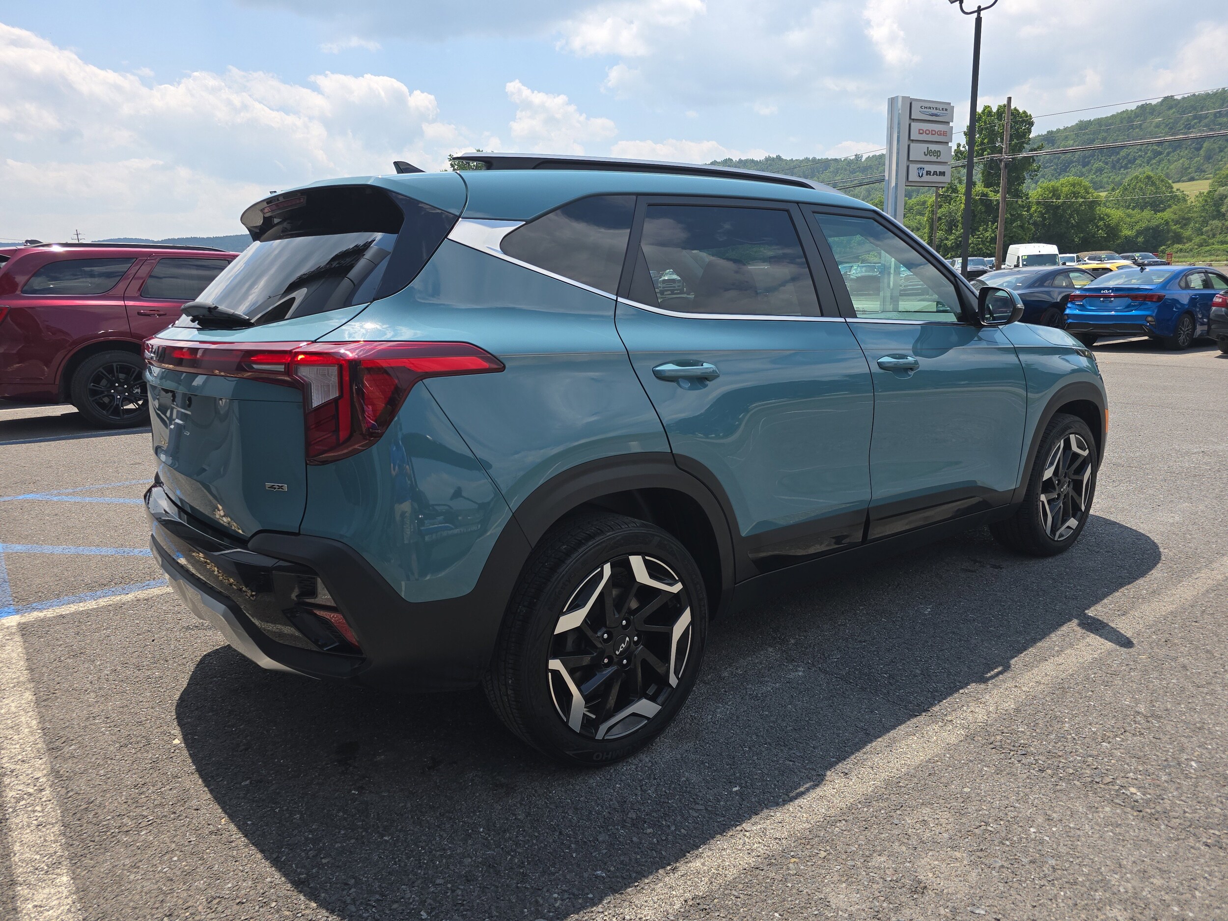 2024 Kia Seltos SX photo 3