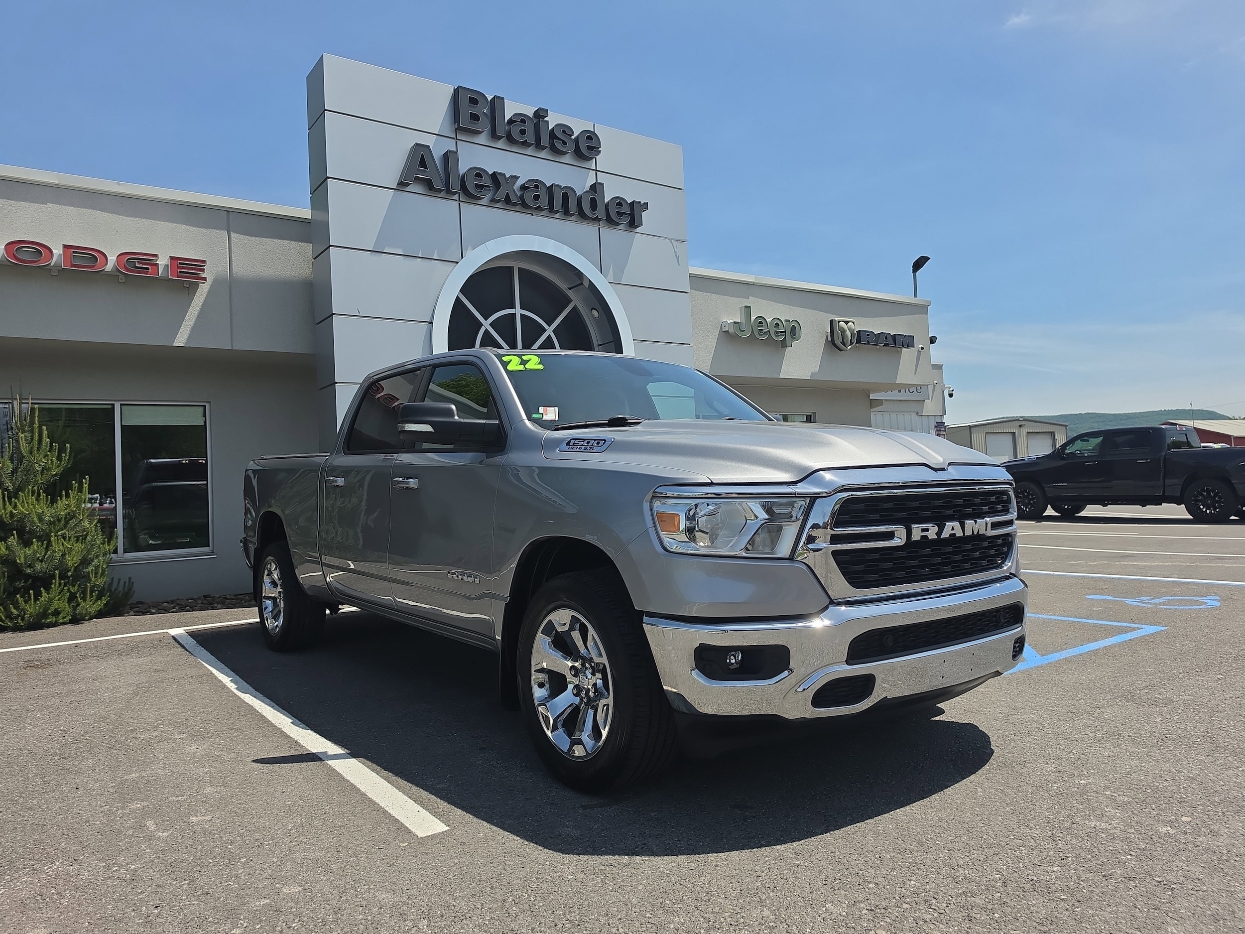 2022 RAM 1500 Big Horn/Lone Star 4x4 Crew Cab 6'4's photo