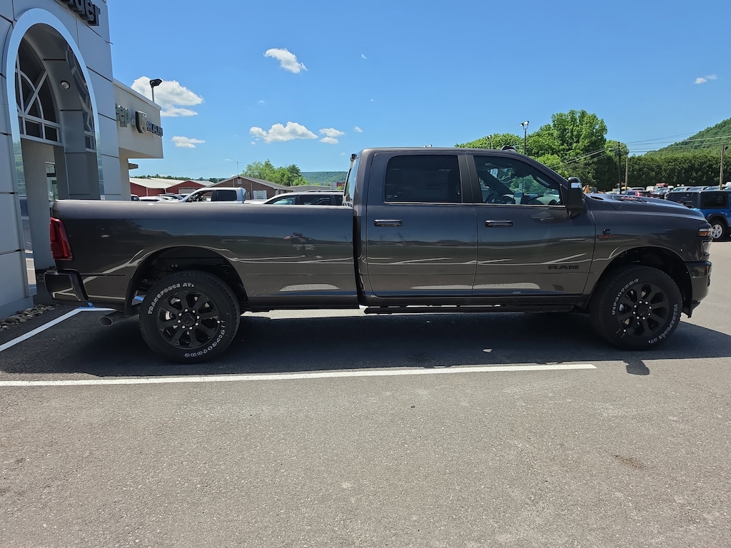 New 2026 Ram 3500 LARAMIE CREW CAB 4X4 8' BOX Pickup