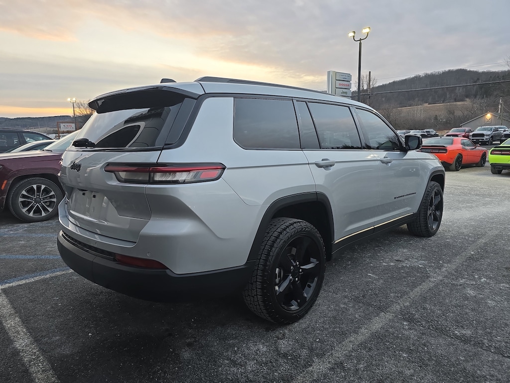 Used 2024 Jeep Grand Cherokee L Laredo SUV