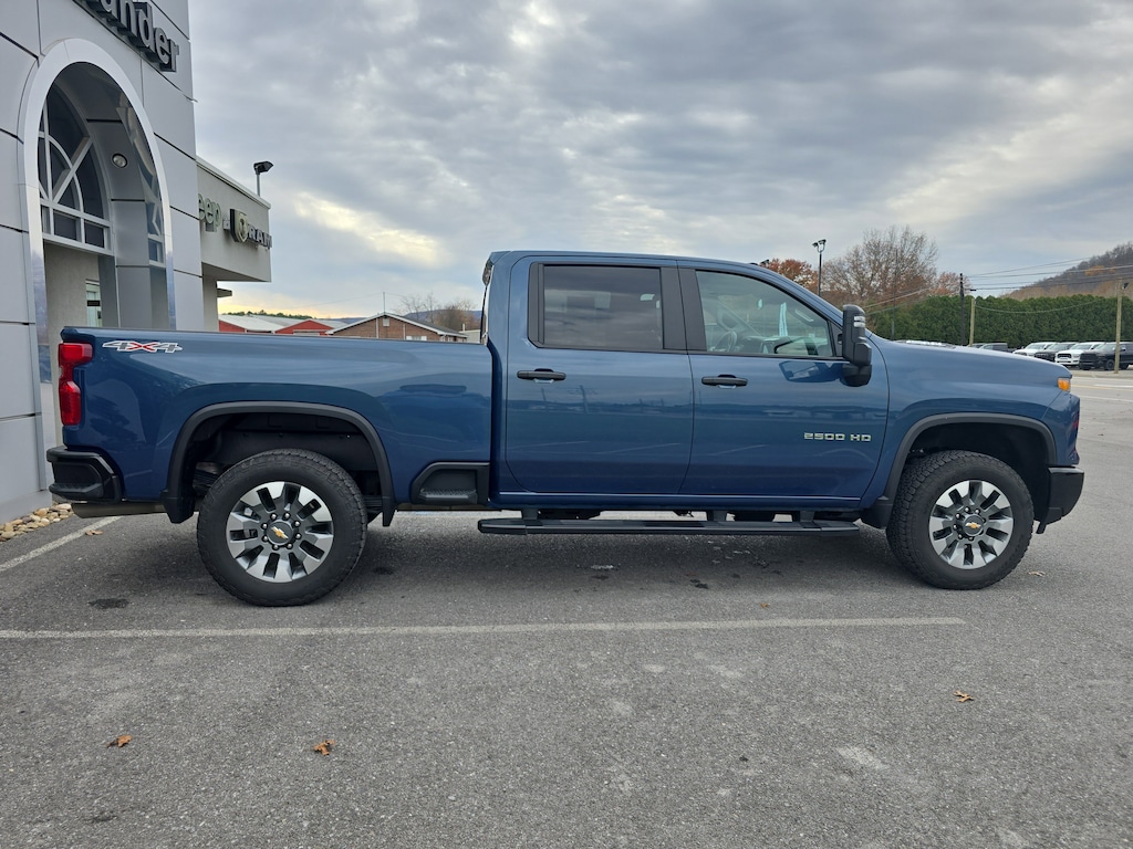 Used 2025 Chevrolet Silverado 2500HD Custom Truck Crew Cab