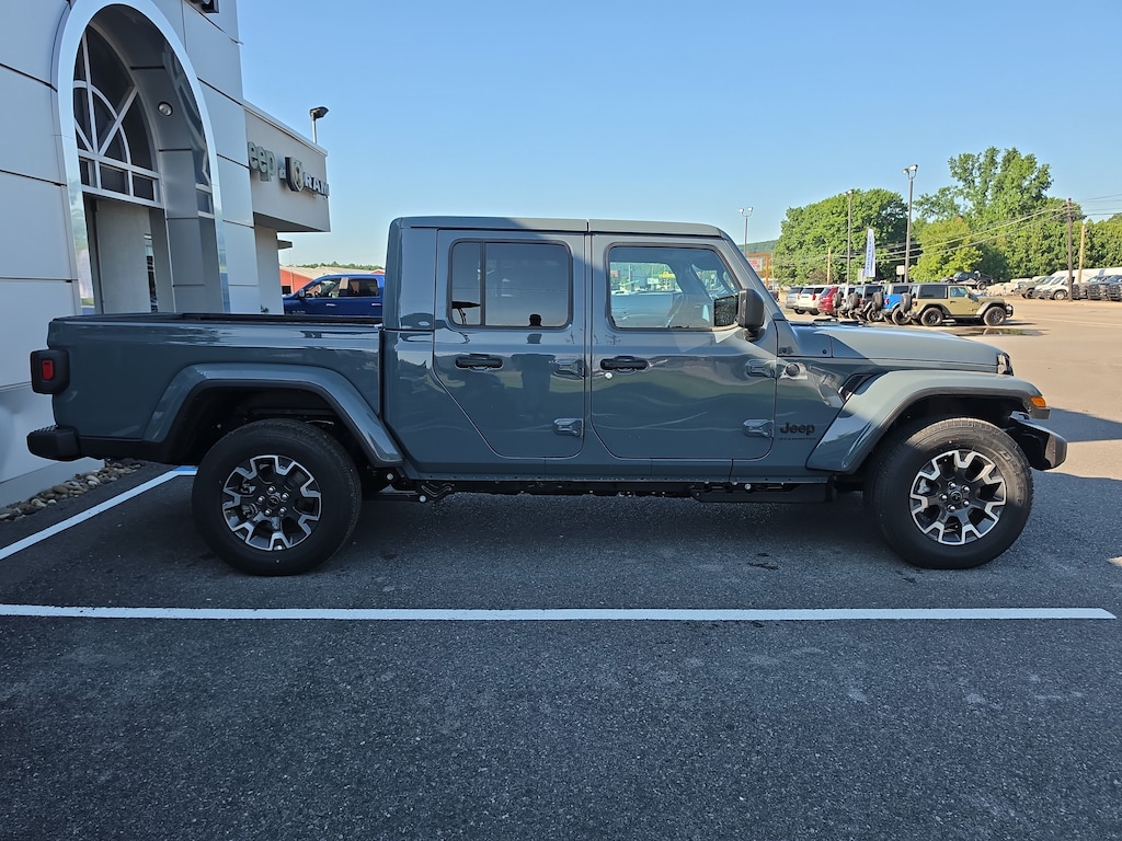 New 2026 Jeep Gladiator SAHARA 4X4 Pickup