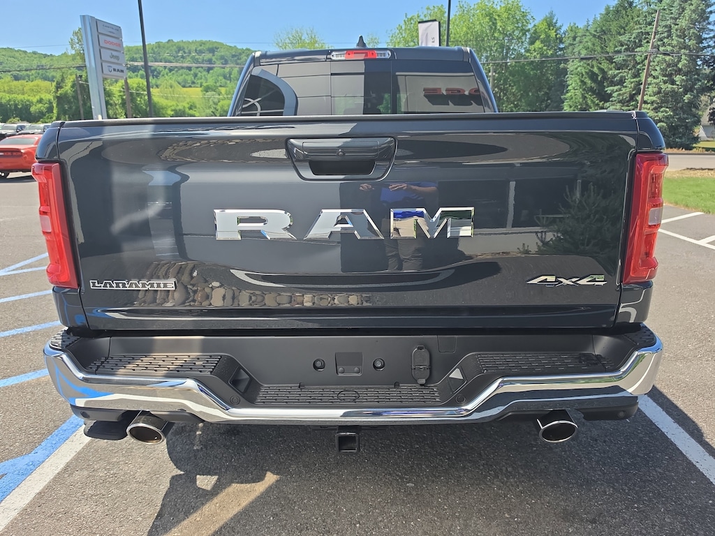 New 2026 Ram 1500 LARAMIE CREW CAB 4X4 5'7 BOX Pickup