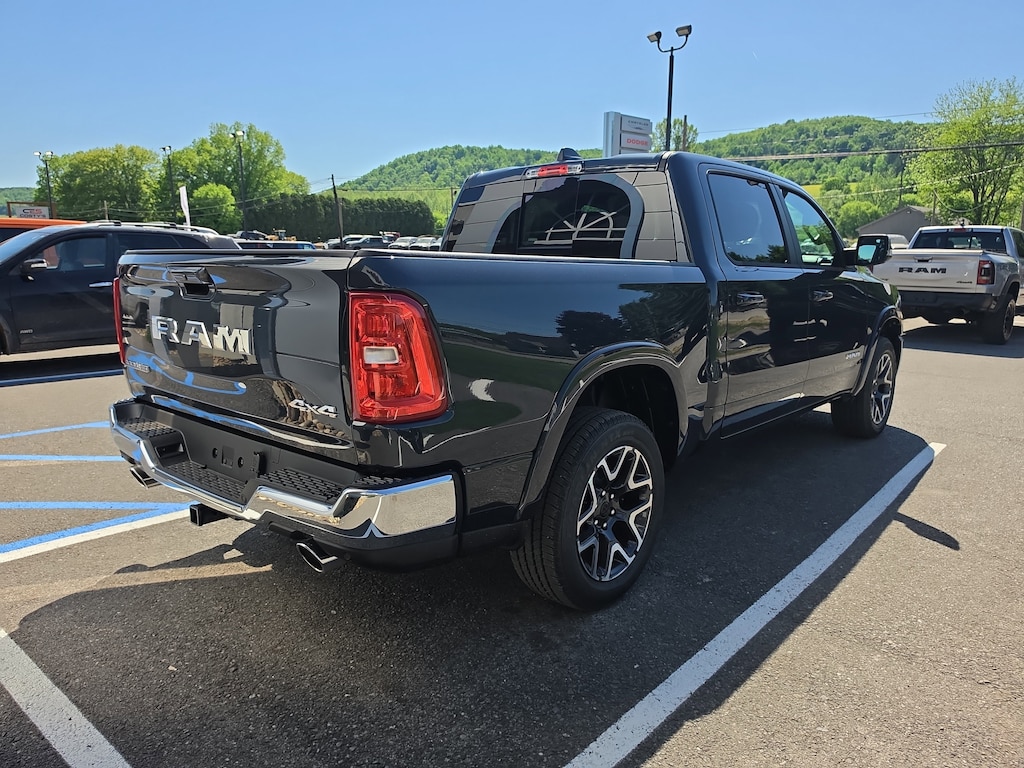 New 2026 Ram 1500 LARAMIE CREW CAB 4X4 5'7 BOX Pickup
